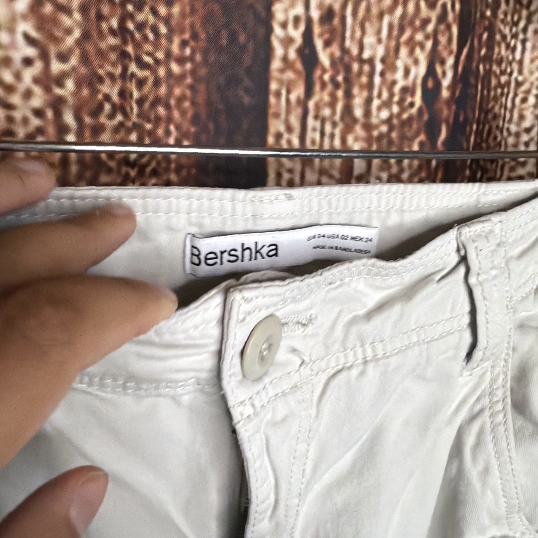 Bershka Bershka Cargo Pant Women Size 2 Beige Medium Rise Straight-Leg Cotton Canvas Pants Size 26" / US 2 / IT 38 - 2 Thumbnail