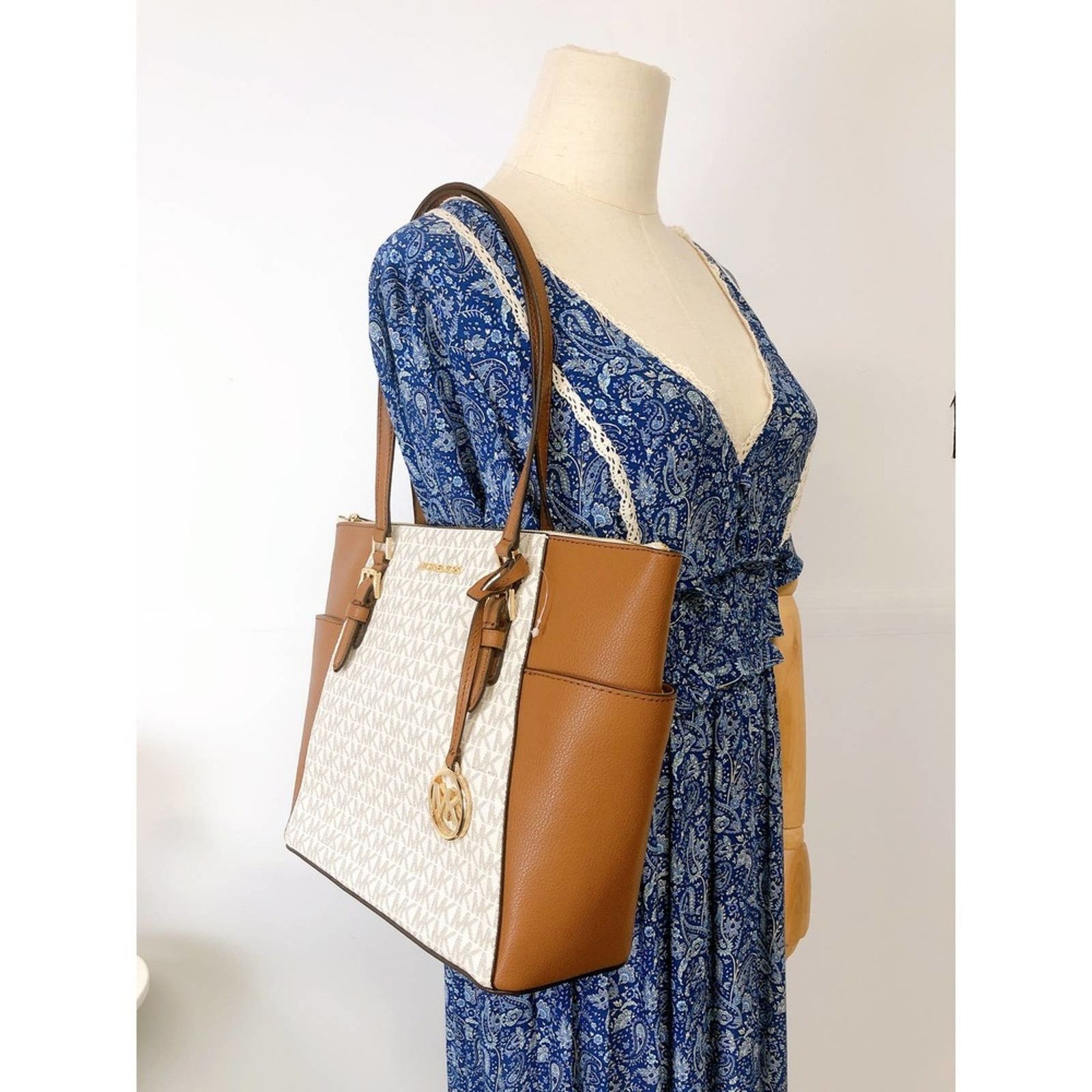 Michael Kors MICHAEL KORS 35T0GCFT3B CHARLOTTE LG TOP ZIP SHOULDER TOTE Size ONE SIZE - 7 Thumbnail