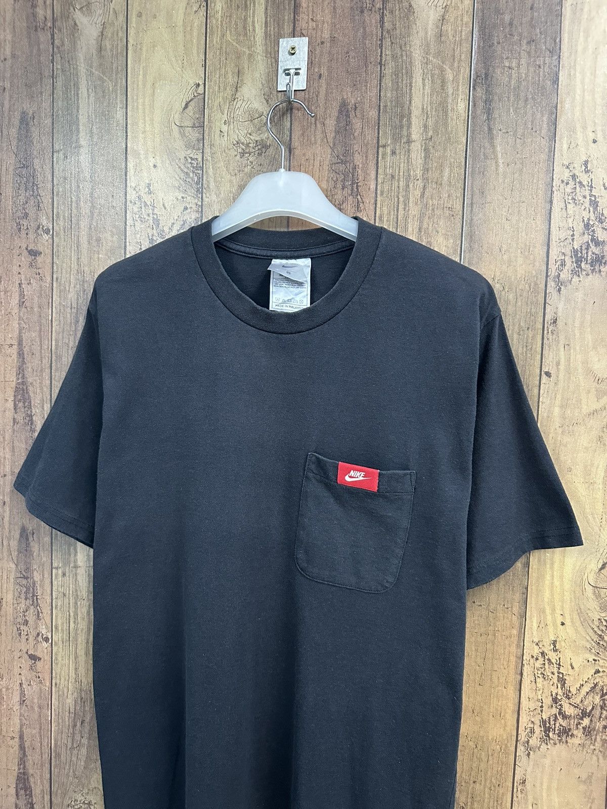 Nike Nike Y2K Single Pocket Limited Tshirt A439 Size US M / EU 48-50 / 2 - 2 Thumbnail