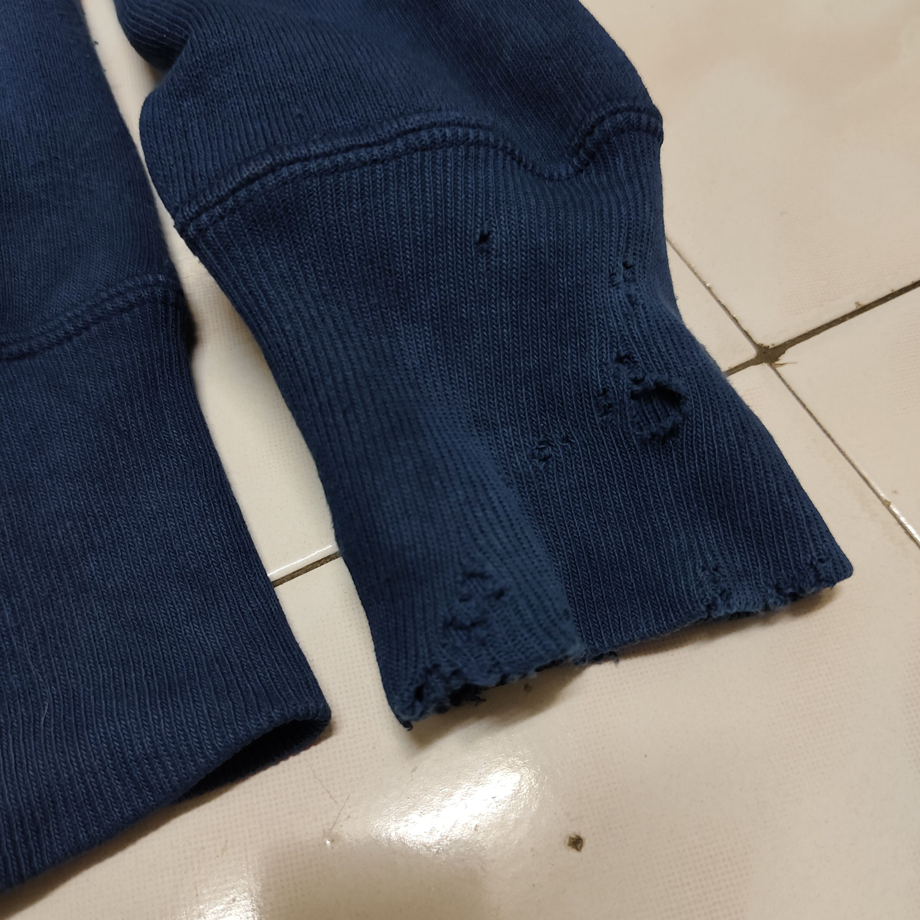Champion × X-LARGE 90s X LARGE X CHAMPION Distressed Hoodie Size US L / EU 52-54 / 3 - 9 Thumbnail