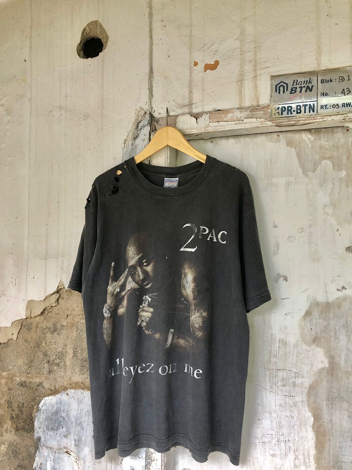 Brockum Vintage TUPAC "ALL EYEZ ON ME" Size US L / EU 52-54 / 3 - 1 Thumbnail