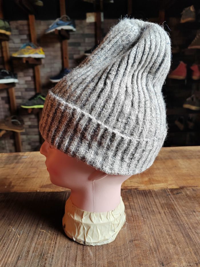 Japanese Brand Vintage Uniqlo Beanie Snowcap Size ONE SIZE - 1 Thumbnail