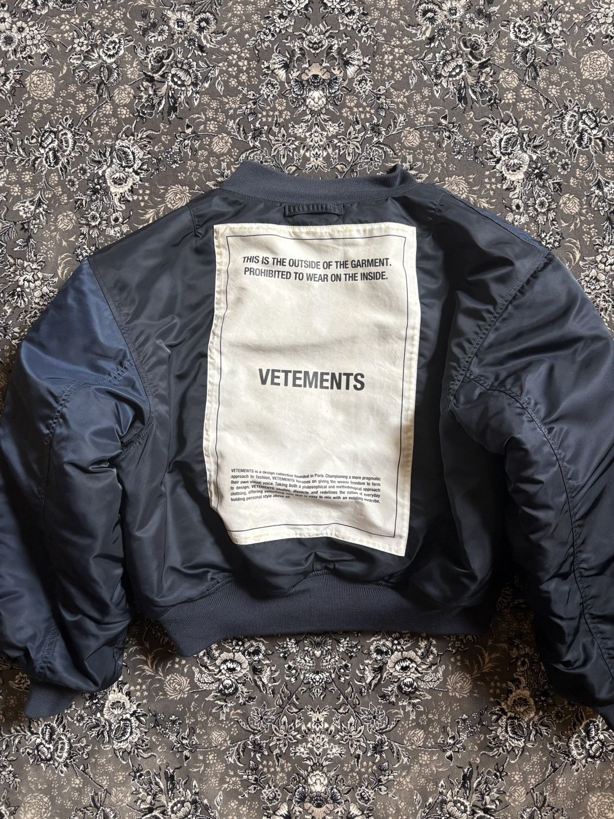Alpha Industries × Vetements Vetements AW21 Reversible Cropped Bomber MA-1 Flight Bomber Size US XS / EU 42 / 0 - 1 Thumbnail