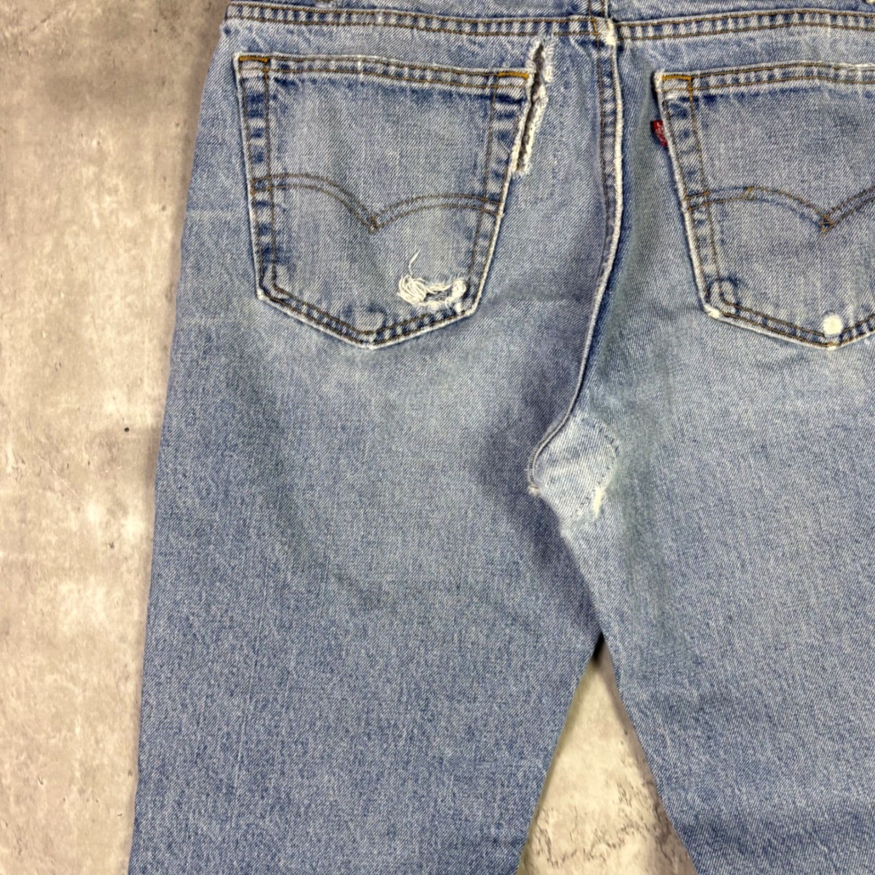 Levi's VINTAGE Levi's 512 Slim Fit Jeans Light Wash Distressed Mens 32x30 Jeans Size US 32 / EU 48 - 7 Thumbnail