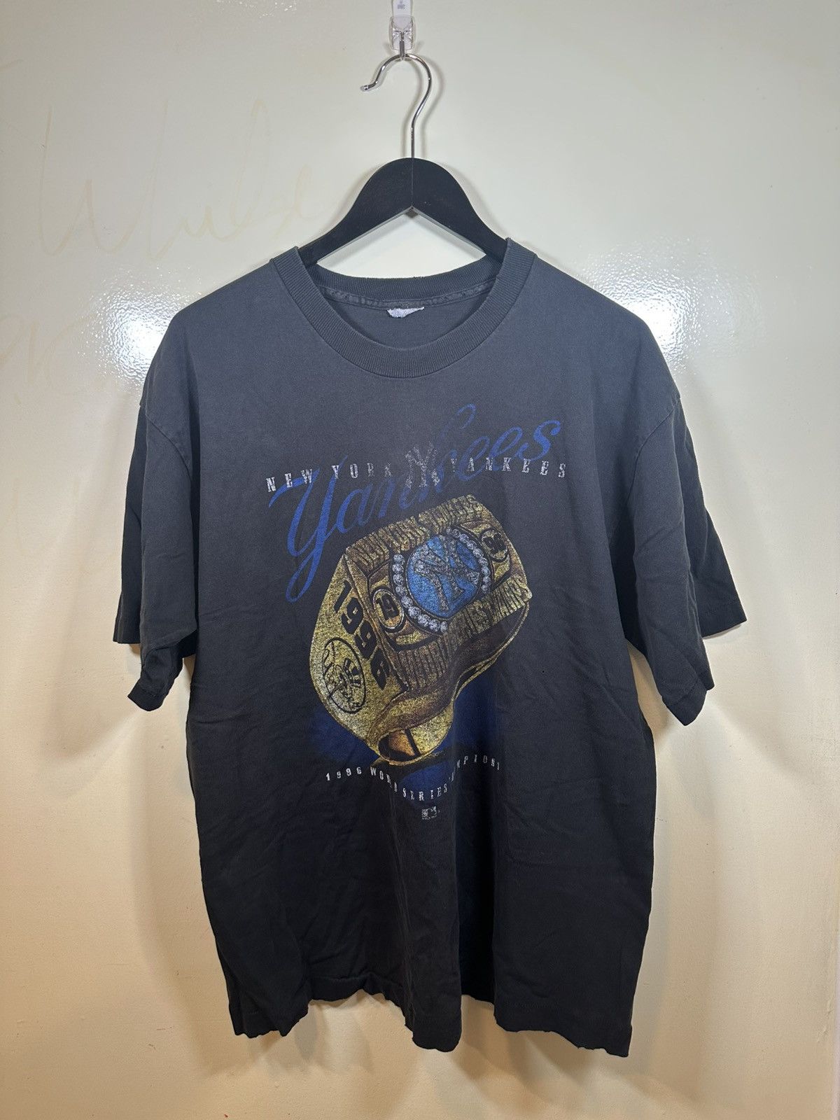 Vintage Yankees 1996 World Champions tee Size US XL / EU 56 / 4 - 1 Thumbnail