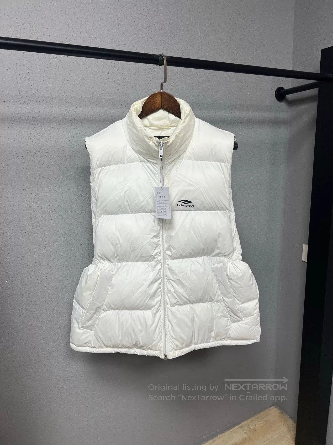 Balenciaga balenciaga white puffer vest. Size S / US 4 / IT 40 - 1 Thumbnail