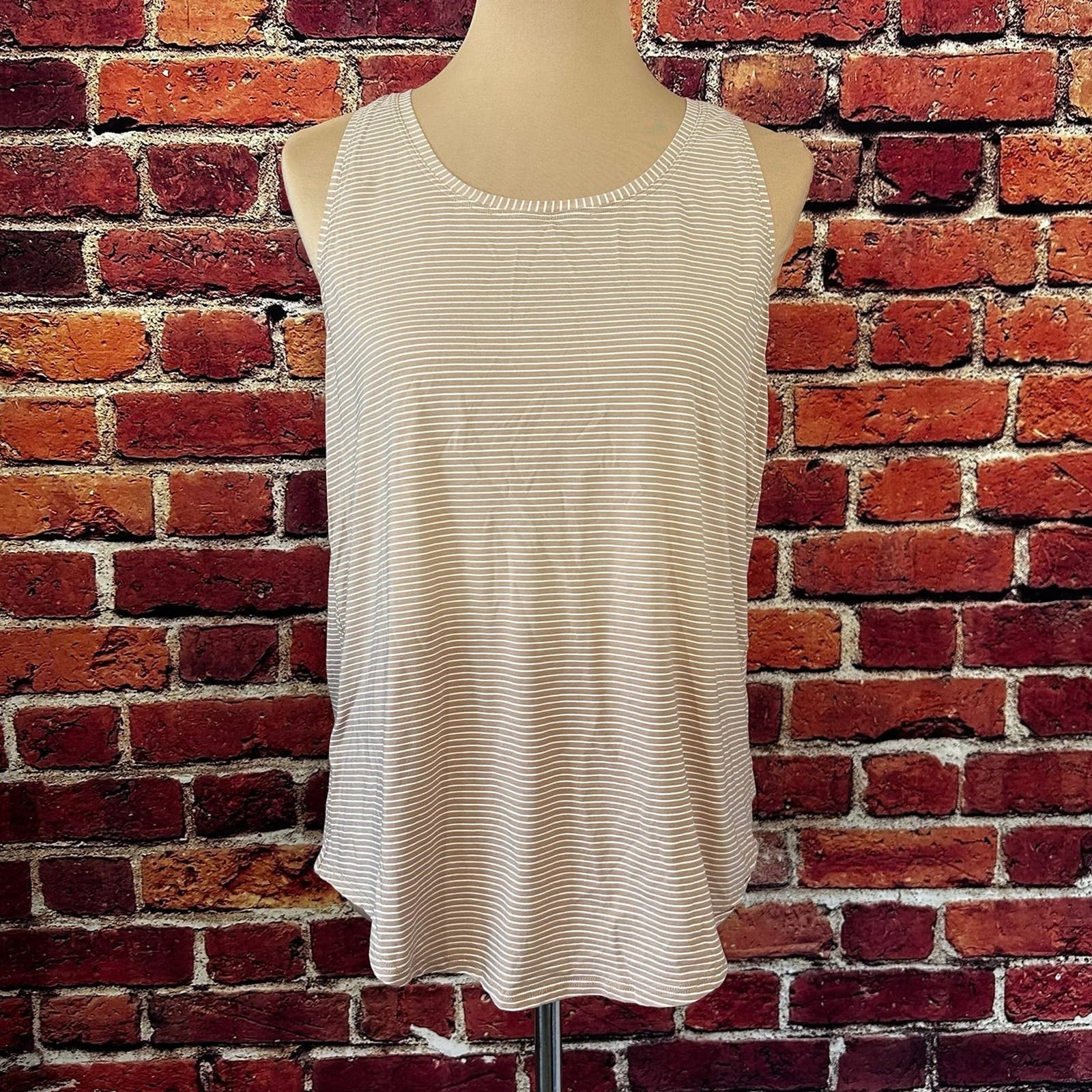 Lululemon Lululemon Tank Top size 10 Size L / US 10 / IT 46 - 1 Thumbnail