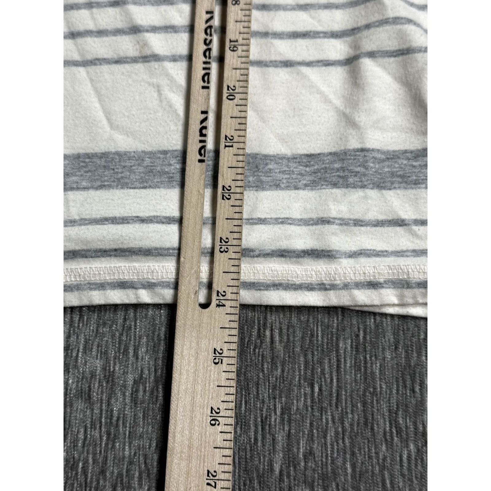 Mossimo [{"output": "Mossimo Supply Co Shirt Women S White Gray Stripe Long Sleeve V Neck - Pre-Owned Size S / US 4 / IT 40 - 6 Thumbnail