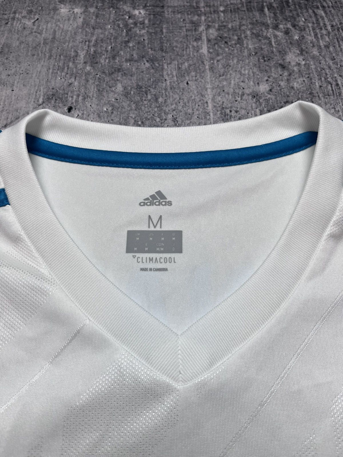 Adidas REAL MADRID 2017 2018 HOME SHIRT JERSEY ADIDAS AZ8059 sz M Size US M / EU 48-50 / 2 - 8 Thumbnail