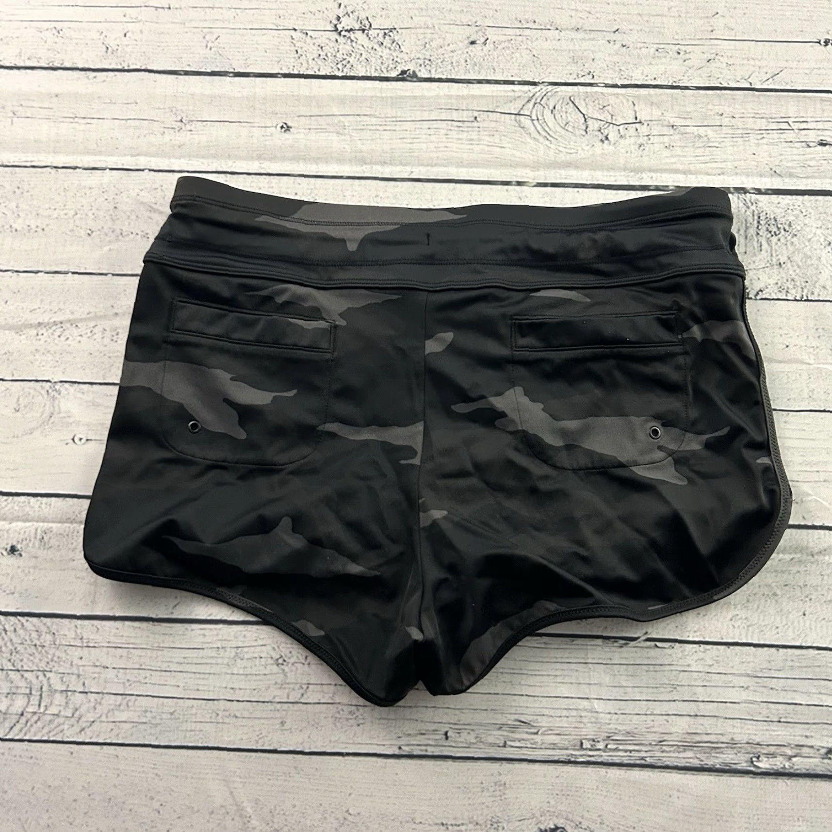 Athleta Athleta Shorts Women's XS Black Athletic Surge Freestyle Camo Print Unlined Size 26" / US 2 / IT 38 - 6 Thumbnail