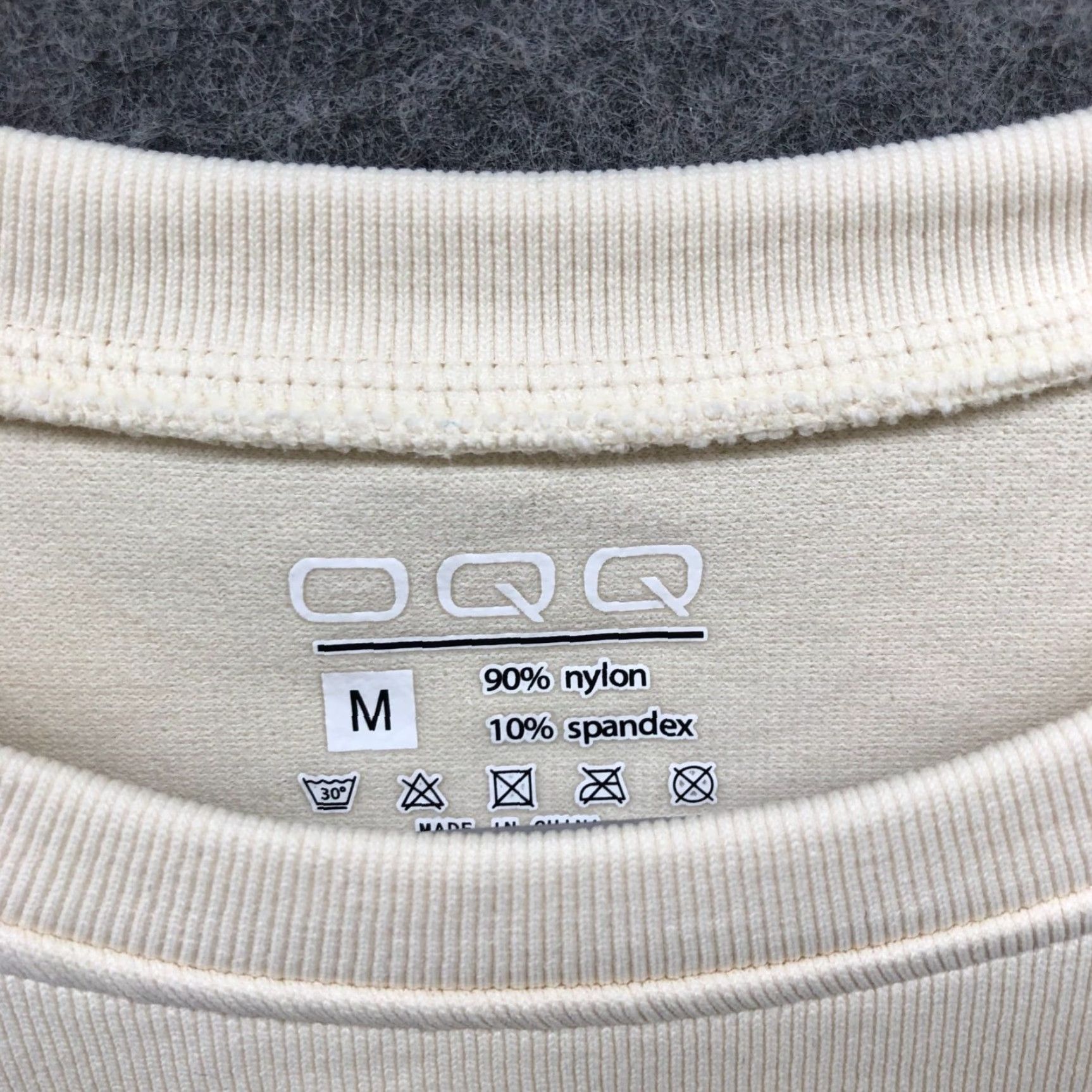 Vintage VINTAGE OQQ Women's Cropped T-Shirt Long Sleeve Activewear M Beige Stretch Breathable Moisuture Wicking Gym Yoga Size M / US 6-8 / IT 42-44 - 5 Thumbnail