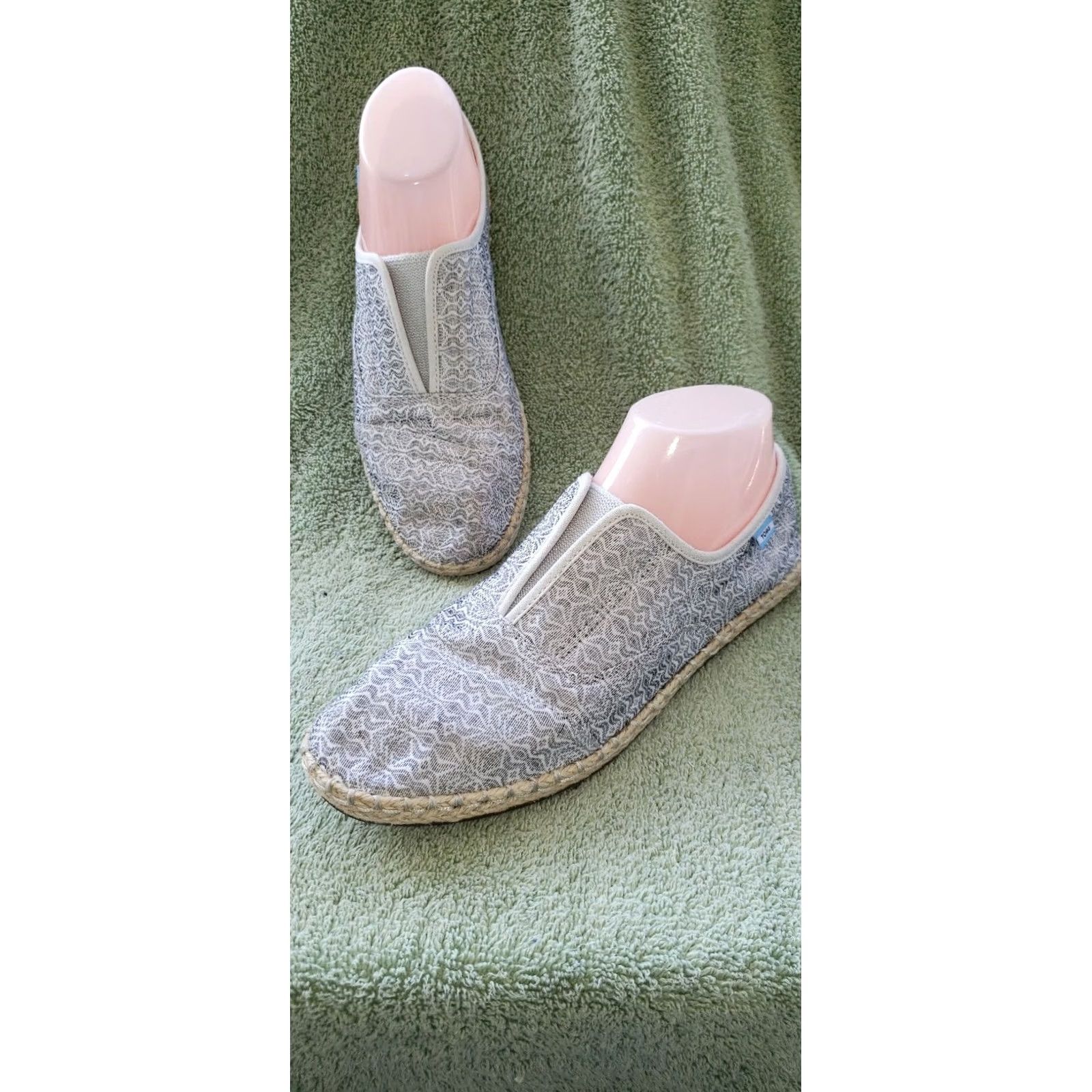 Vintage Tom's Women's Gray Slide On Sneaker Sz. 7.5M Espadrille Soles Memory Foam Insole Size US 6 / IT 36 - 3 Thumbnail