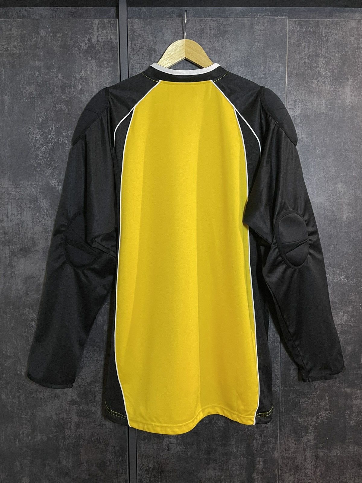 Umbro Vintage Umbro Goalkeeper Jersey Patted Balenciaga Vetements Size US XL / EU 56 / 4 - 9 Thumbnail