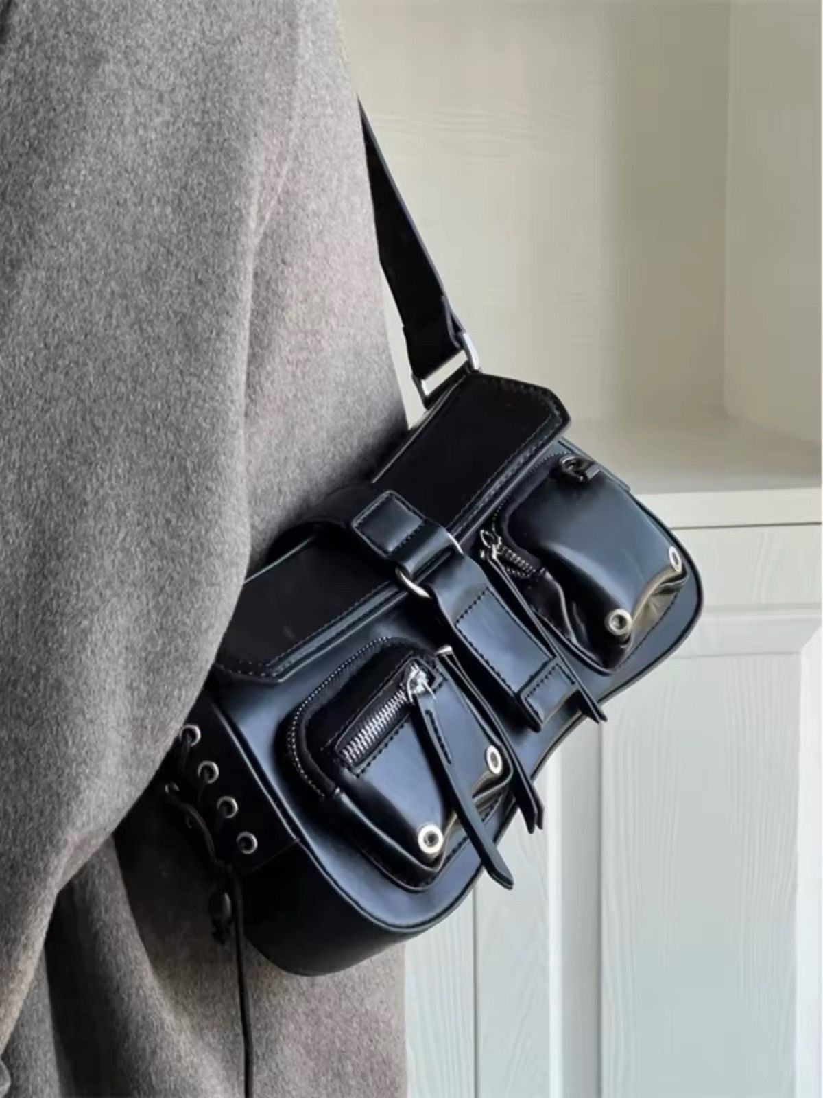 Japanese Brand Aesthetic Elegant Handbag Size ONE SIZE - 1 Thumbnail