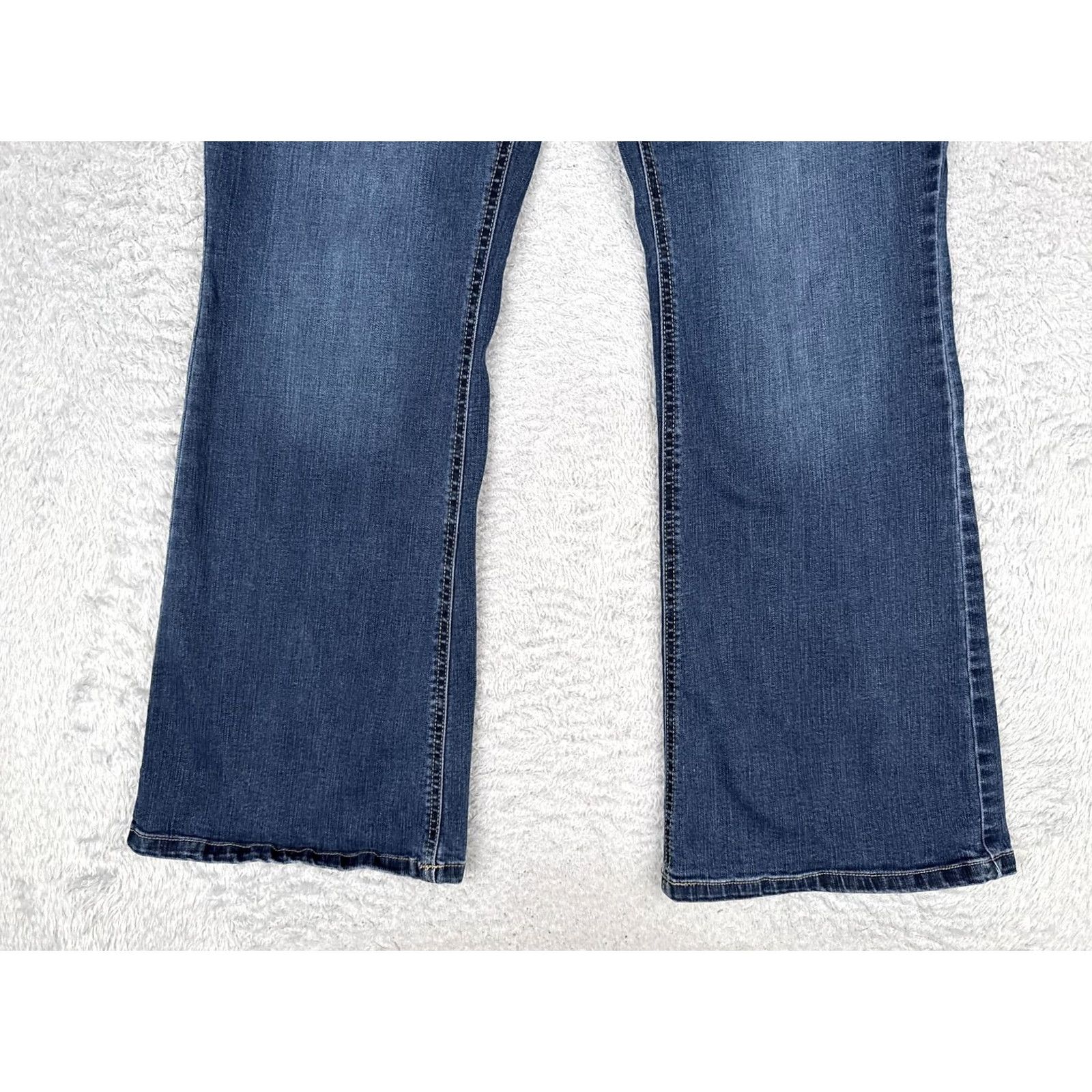 Vintage Maurices M Jeans Bootcut Jeans Womens 16W Mid Rise Stretch 34x31 Medium Blue Wash Embroidered 5-Pocket Denim Recycled? Size 38" / US 16 / IT 52 - 2 Thumbnail