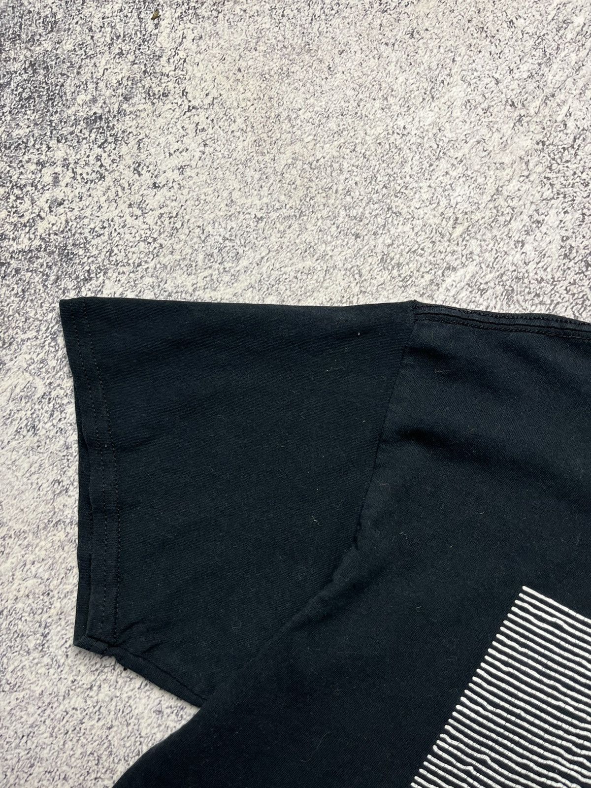 Band Tees Vintage Joy Division Unkown Pleasures Graphic 2016 T-Shirt Size US L / EU 52-54 / 3 - 14 Thumbnail