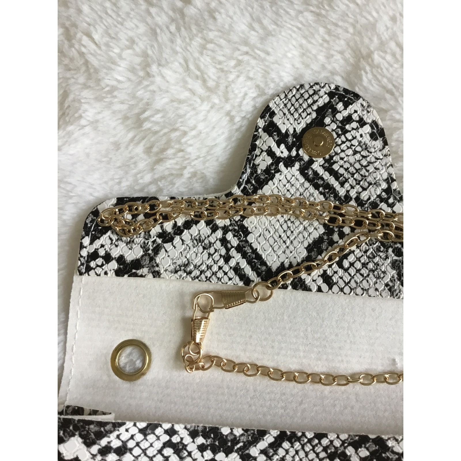 Other White Faux Snake Leather Metal Ring Gold Chain Crossbody Bag Size ONE SIZE - 11 Thumbnail