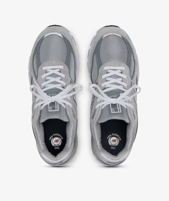 New Balance o1s22i1n1124 990V4 Sneakers in Grey Size US 9 / EU 42 - 3 Thumbnail
