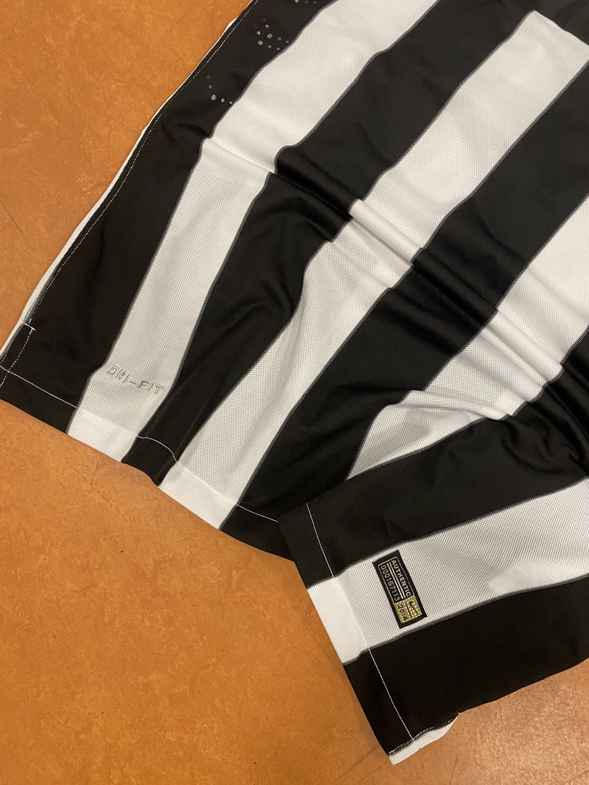Nike × Vintage Nike Juventus Pirlo home t shirt 21 Italy Size US L / EU 52-54 / 3 - 4 Thumbnail