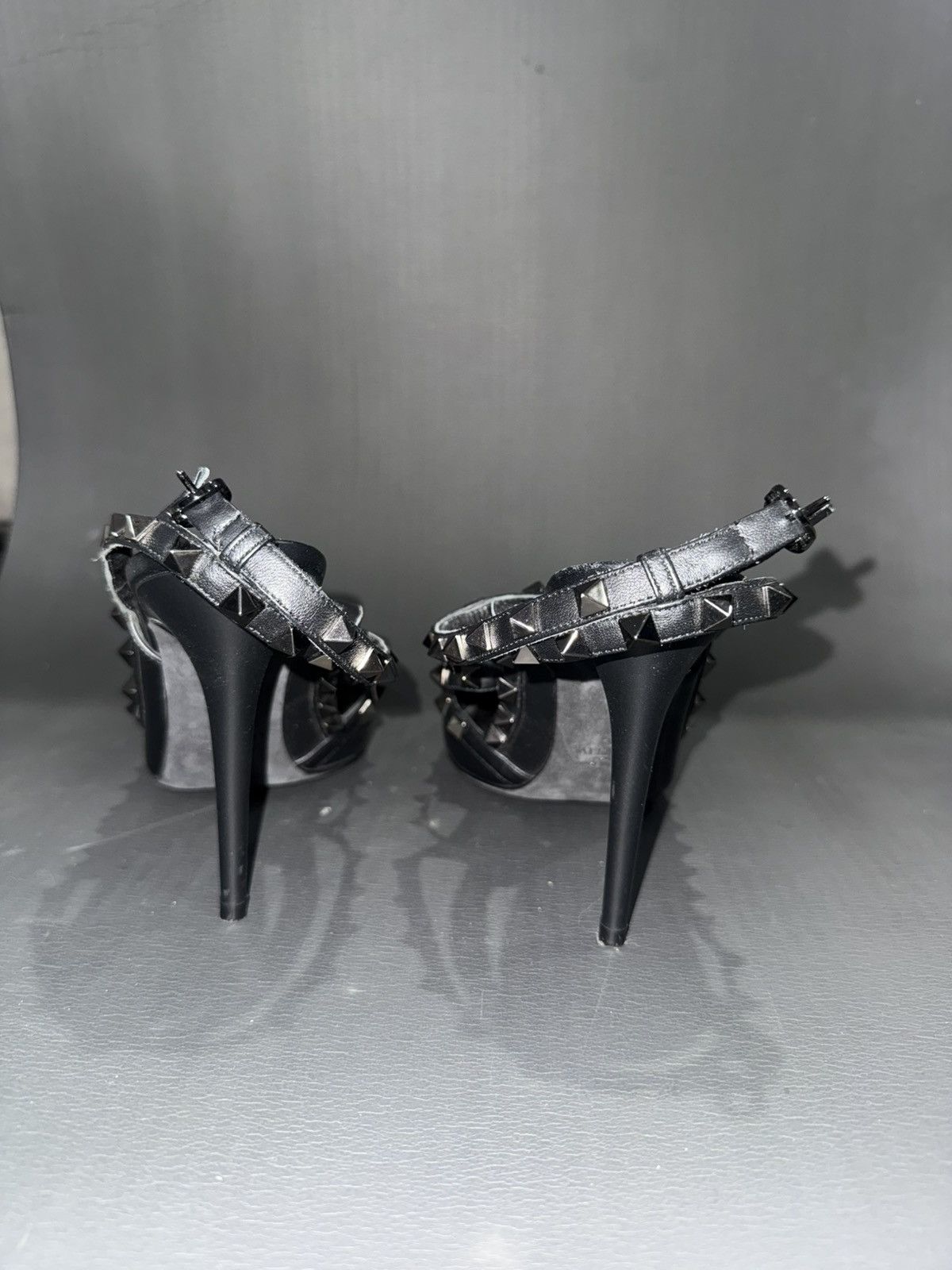 Valentino Valentino Rockstud Ankle Strap Pump Limited Edition ALLBLACK Size US 9 / IT 39 - 7 Thumbnail
