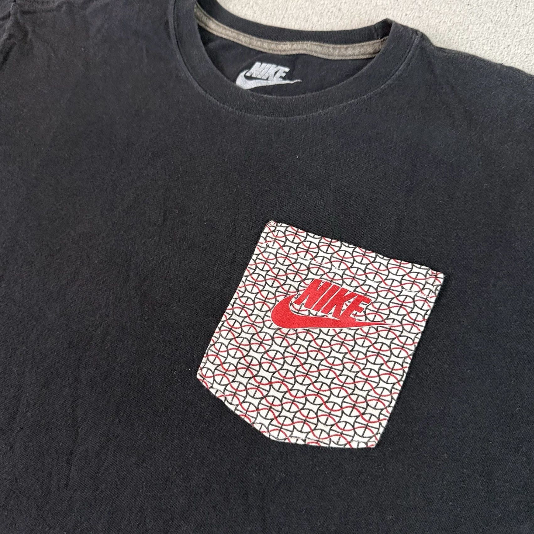 Nike VINTAGE Nike T Shirt Adult XL Black Pocket Logo Cotton Casual Everyday Essential Swoosh Mens Size US XL / EU 56 / 4 - 3 Thumbnail