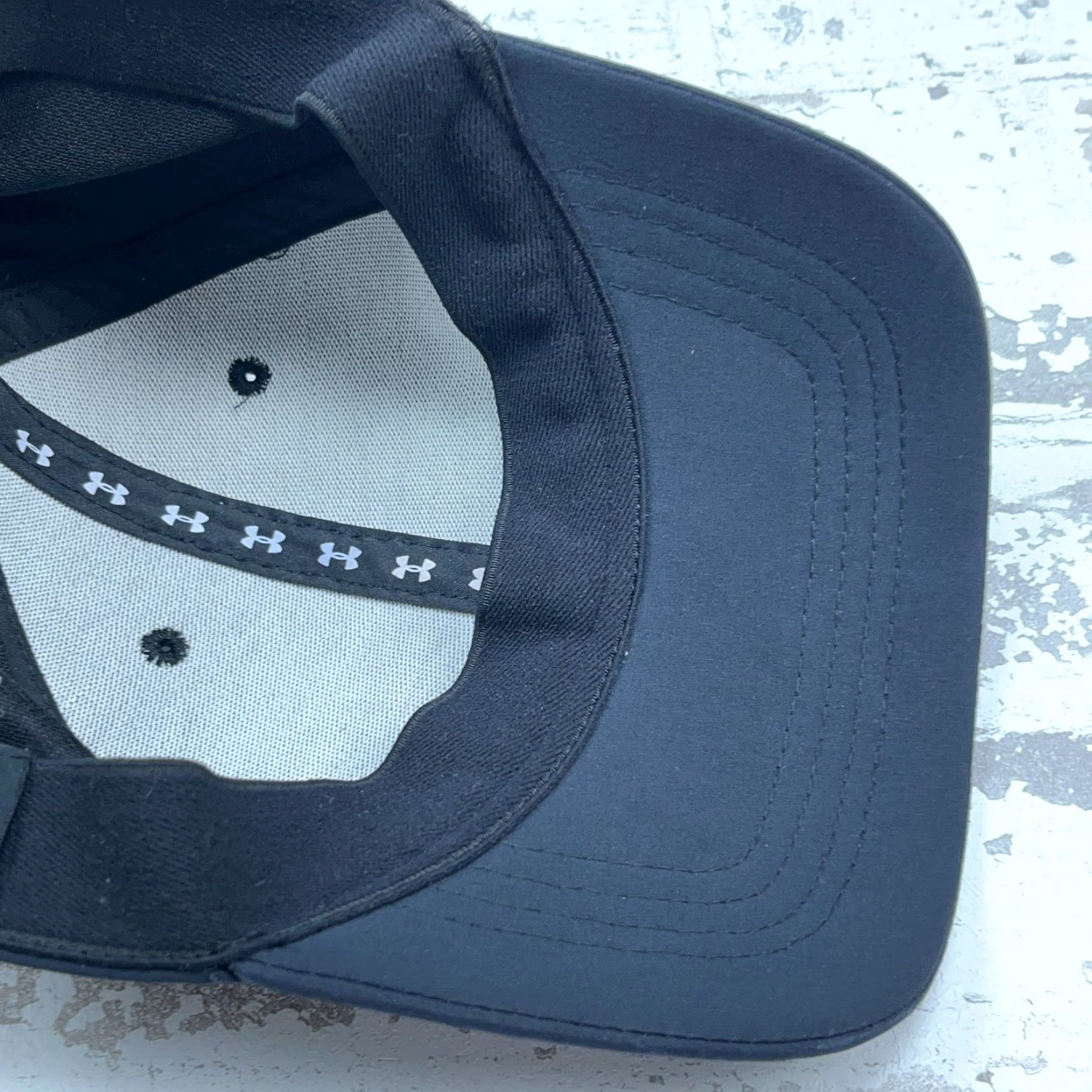 Under Armour Under Armour Hat Cap Stretch Fit XL Black White Golf Lightweight Performance Mens Size ONE SIZE - 6 Thumbnail
