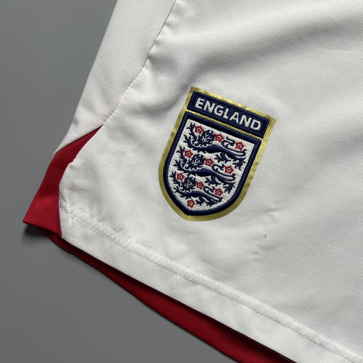 Umbro ENGLAND UMBRO 2006 WORLD CUP FOOTBALL AWAY SHORTS #7 BECKHAM Size US 40 / EU 56 - 2 Thumbnail
