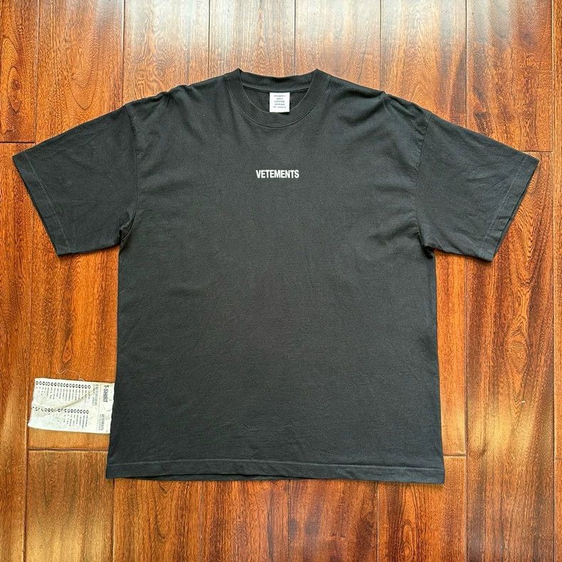 Vetements Vetements ss20 Oversize washable label external short sleev Size US L / EU 52-54 / 3 - 1 Thumbnail
