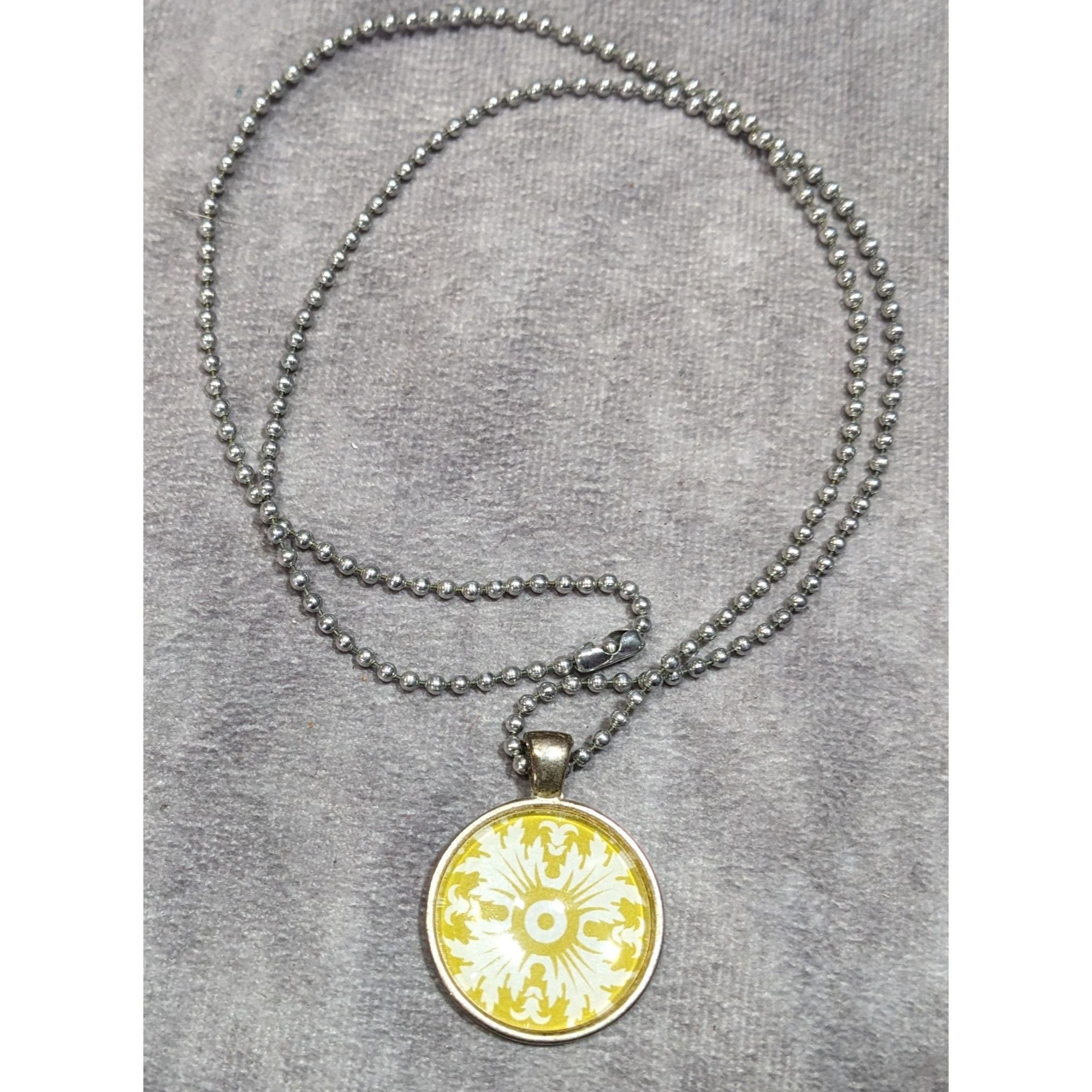 Other Floral Fairycore White And Yellow Cabochon Pendant Necklace Size ONE SIZE - 5 Thumbnail