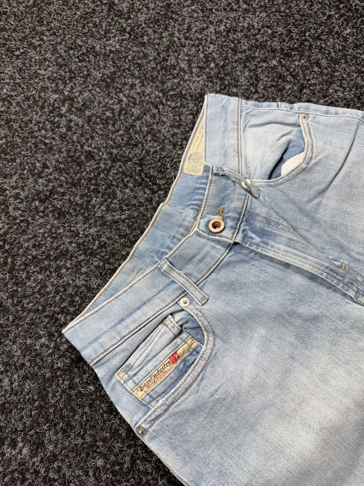 Diesel Luxury 00s Diesel Industry Widee Light Wash Y2K Denim Jeans Size 26" / US 2 / IT 38 - 8 Thumbnail