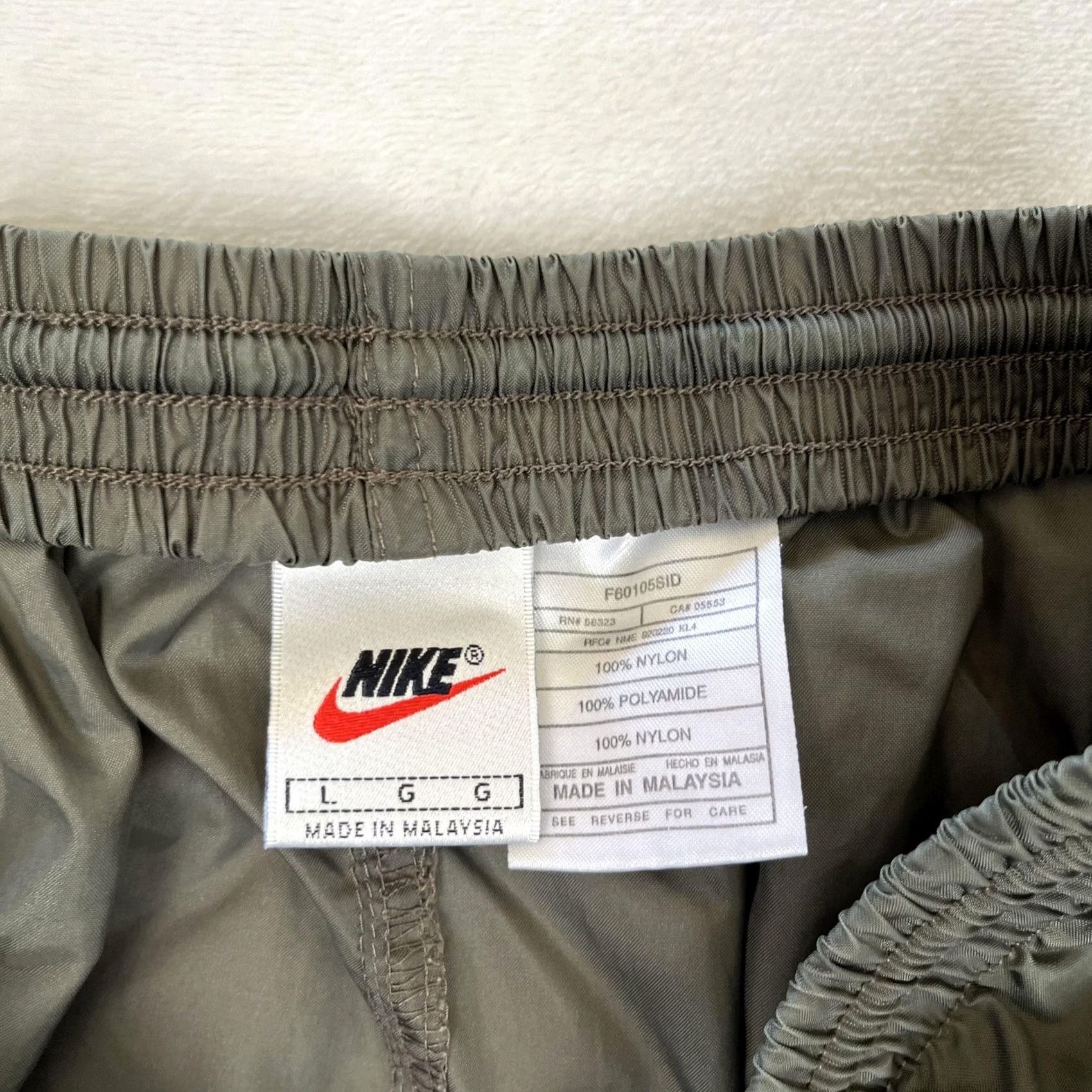 Nike VINTAGE Nike Pants Mens Large Green Nylon Track Joggers Zip Ankle 90s White Tag Size US 33 - 7 Thumbnail