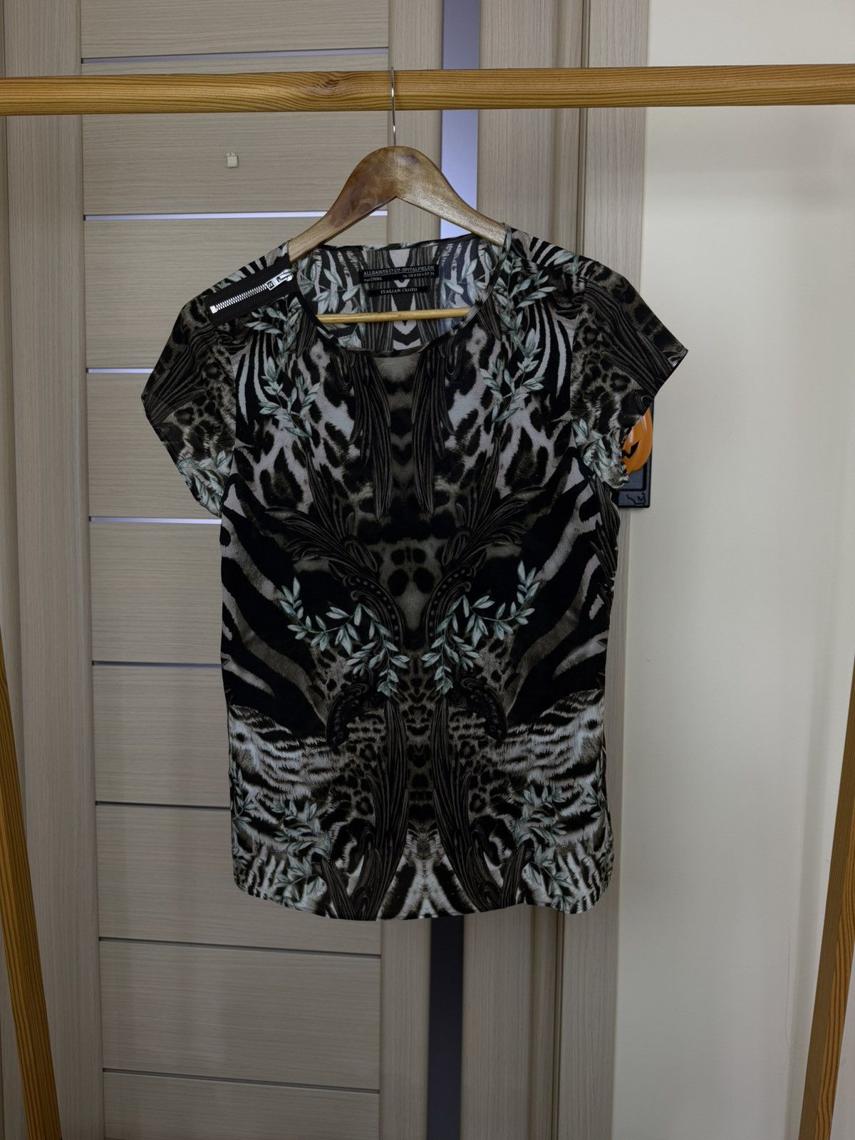 Allsaints Allsaints Spitalfields Blouse Zebra Tee Jungle Print Size XS / US 0-2 / IT 36-38 - 1 Thumbnail
