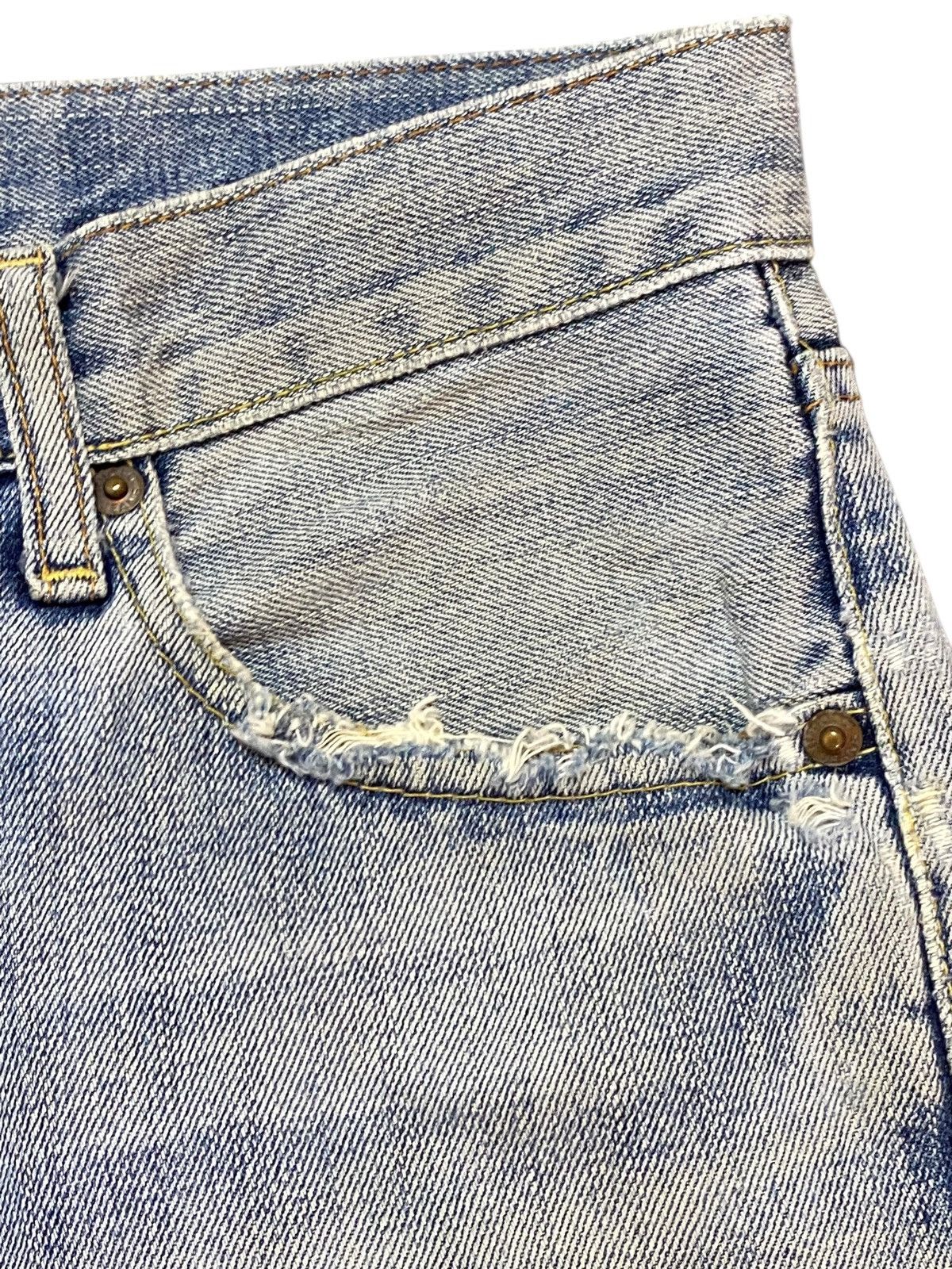 Japanese Brand Vintage Uniqlo Faded Wash Distressed Flare Jeans Size US 31 - 13 Thumbnail