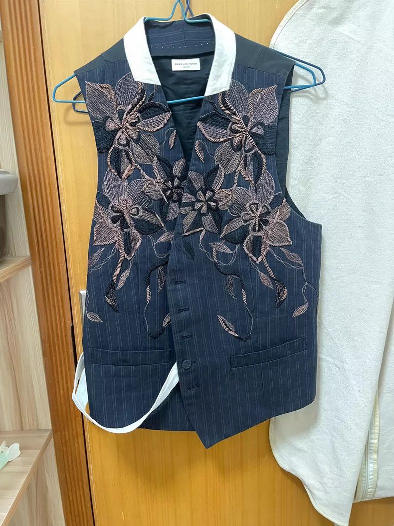 dries van noten Embroidered waistcoat 2504-Nextarrow