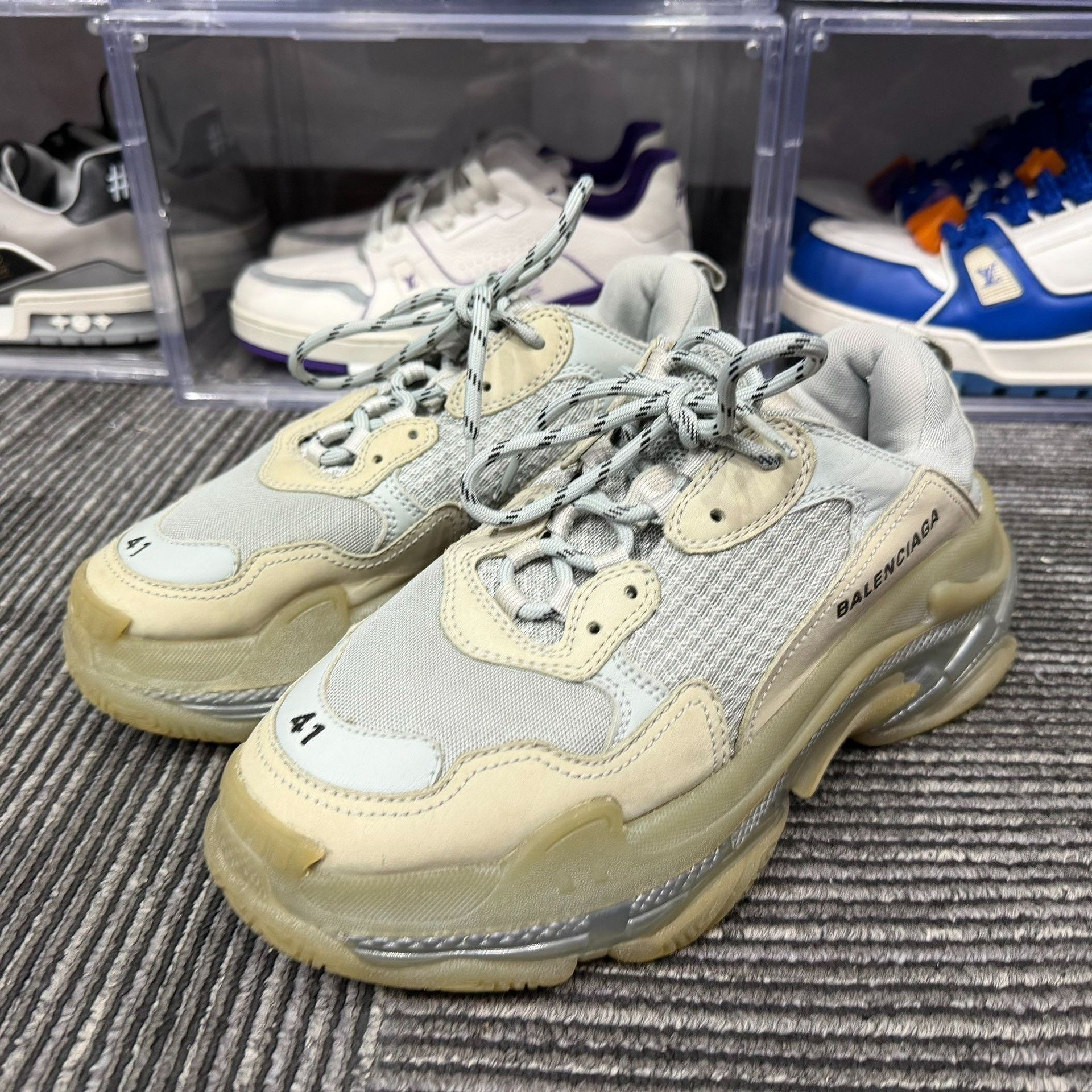 Balenciaga Balenciaga Beige Lowtop Sneakers 8 Men Size US 8 / EU 41 - 1 Thumbnail