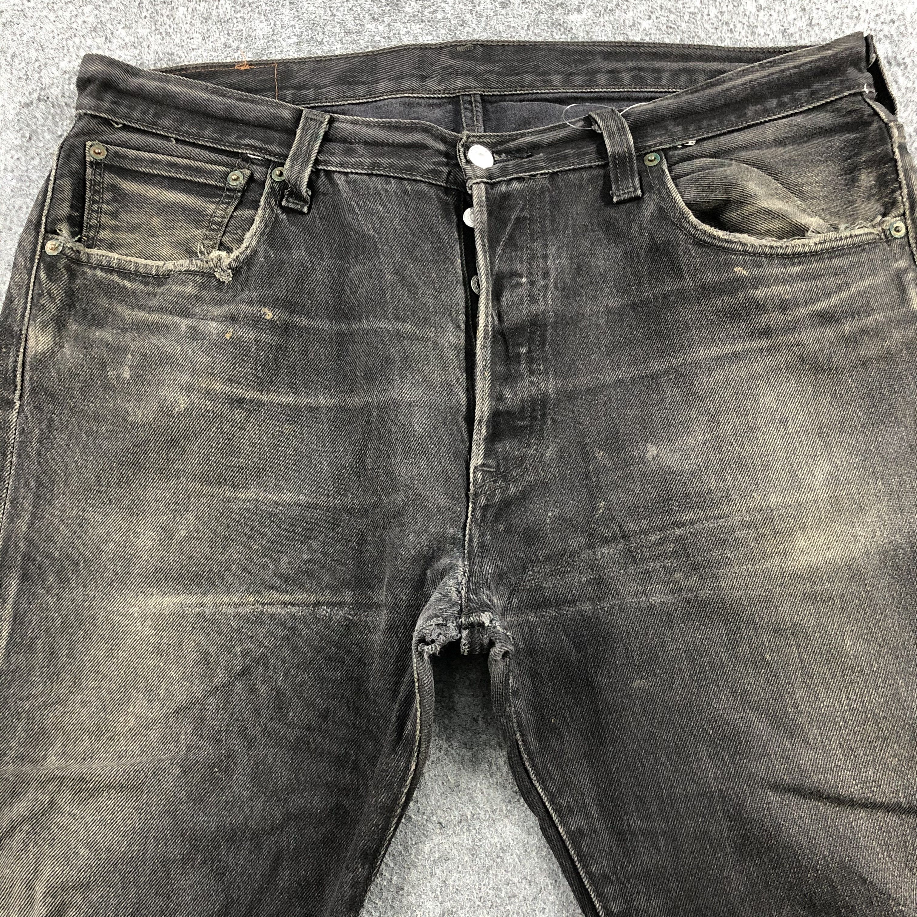 Vintage Ripped Levis 501 Jeans-J1388