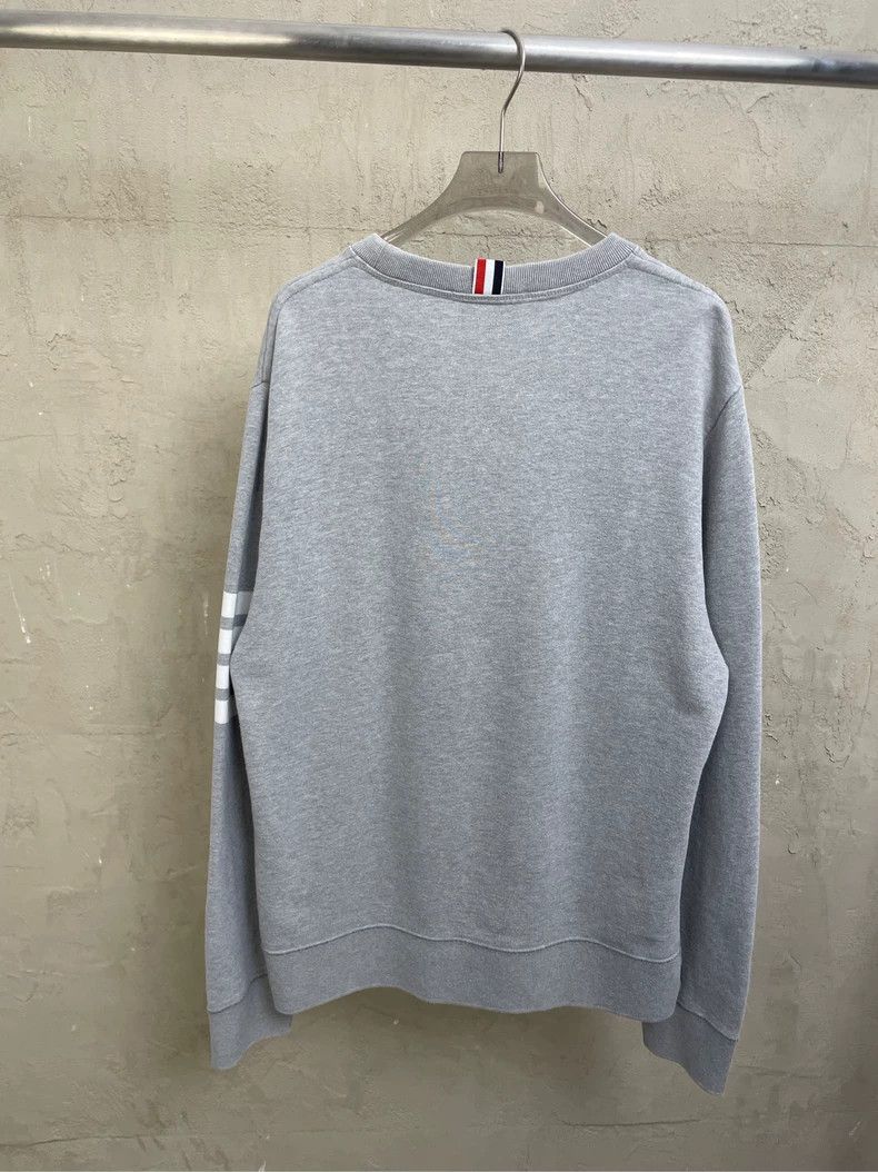 Thom Browne Thom browne Gray four-striped round-neck sweatshirt 2504-Ne Size US XXL / EU 58 / 5 - 2 Thumbnail