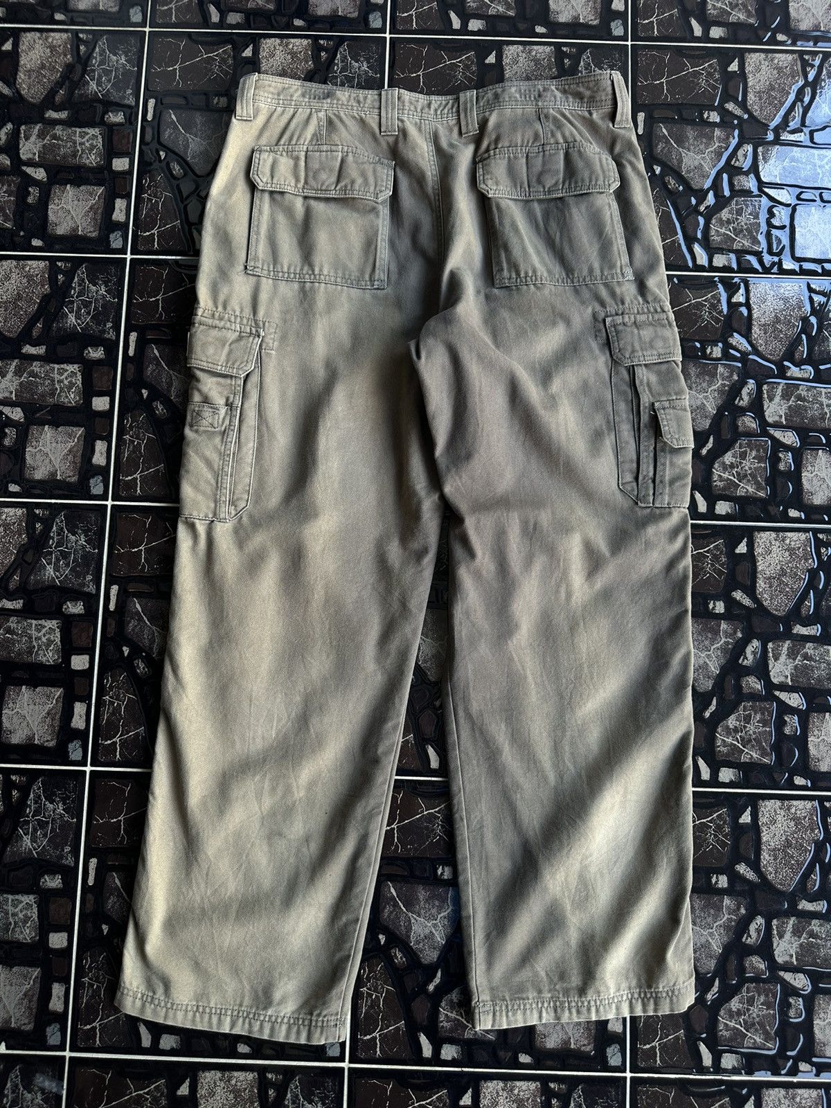 Eddie Bauer × Vintage Vintage Eddie Bauer Baggy Sunfaded Cargo Pant D161 Size US 36 / EU 52 - 4 Thumbnail