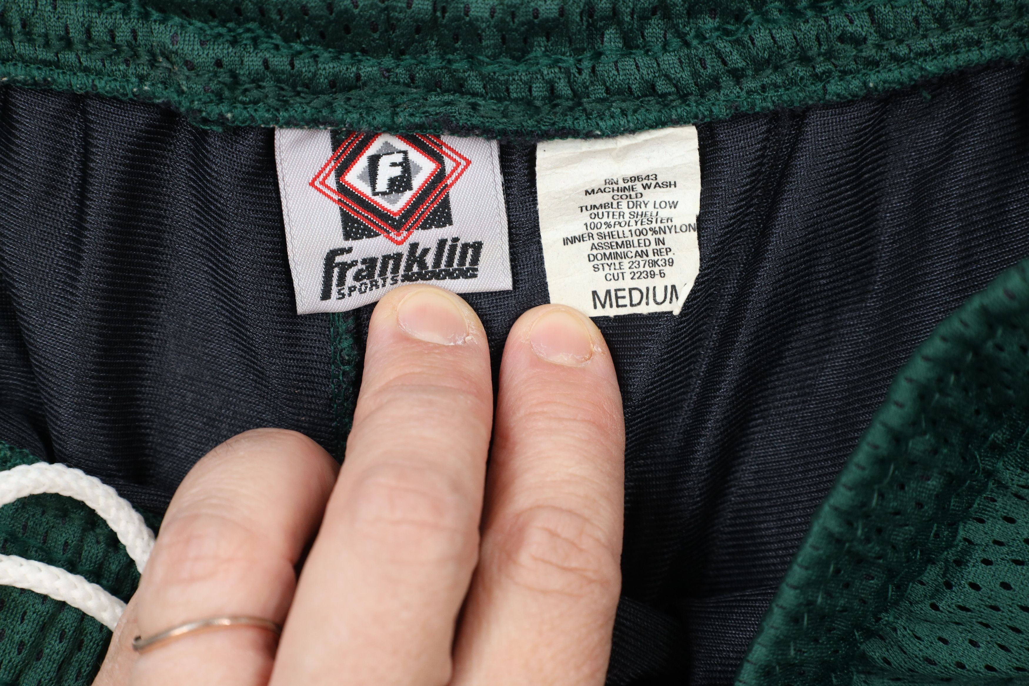Vintage Vintage 90s Streetwear Layered Mesh Shorts Green Polyester Size US 32 / EU 48 - 4 Thumbnail