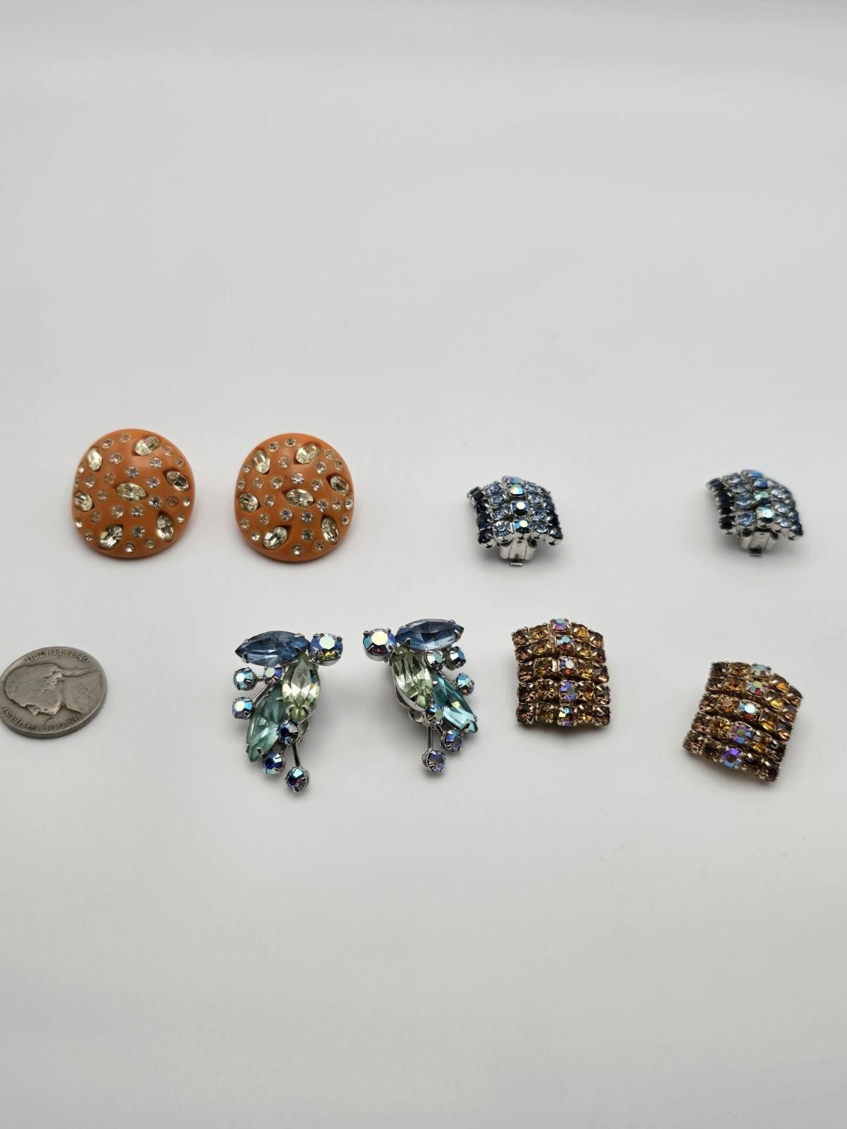 Al Wissam Lot 4 Weiss Clip-On Earrings Rhinestone AB Mod Size ONE SIZE - 1 Thumbnail