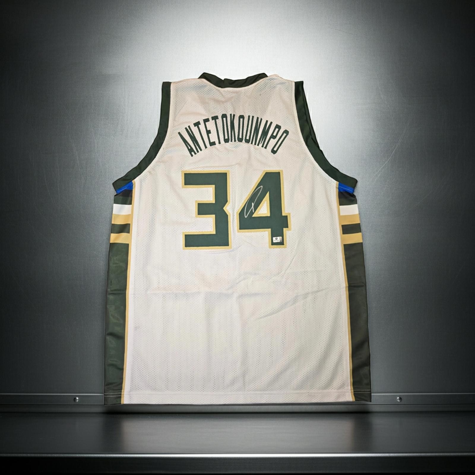 Other Giannis Antetokounmpo Custom Basketball Jersey With COA Size ONE SIZE - 1 Thumbnail