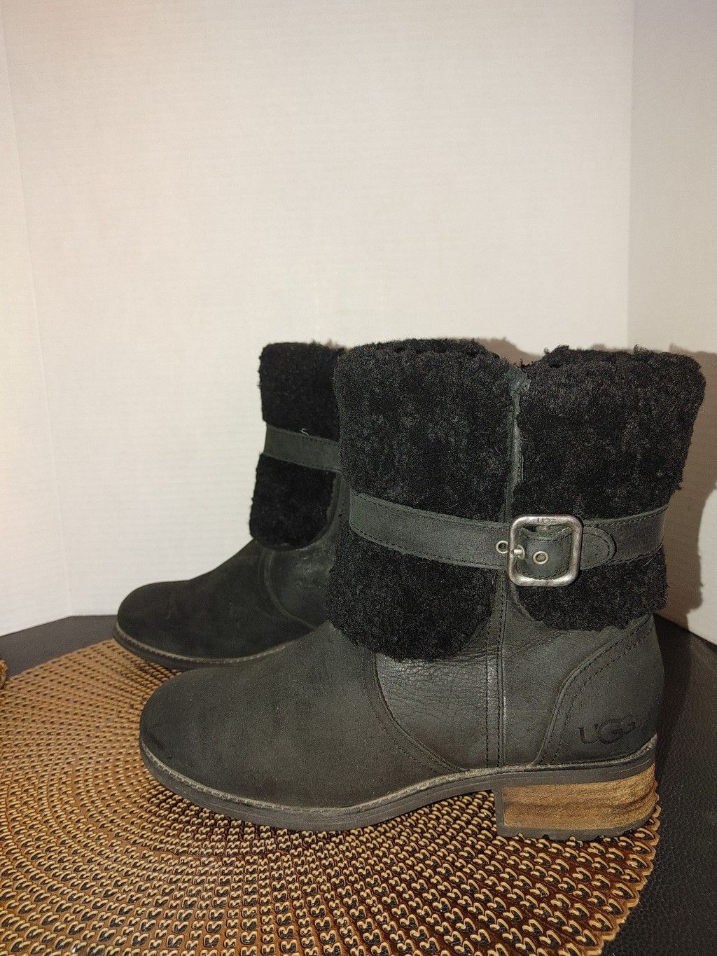 Ugg Ugg Australia Blayre lI Womens Leather Boots Size 7 Size US 7 / IT 37 - 1 Thumbnail