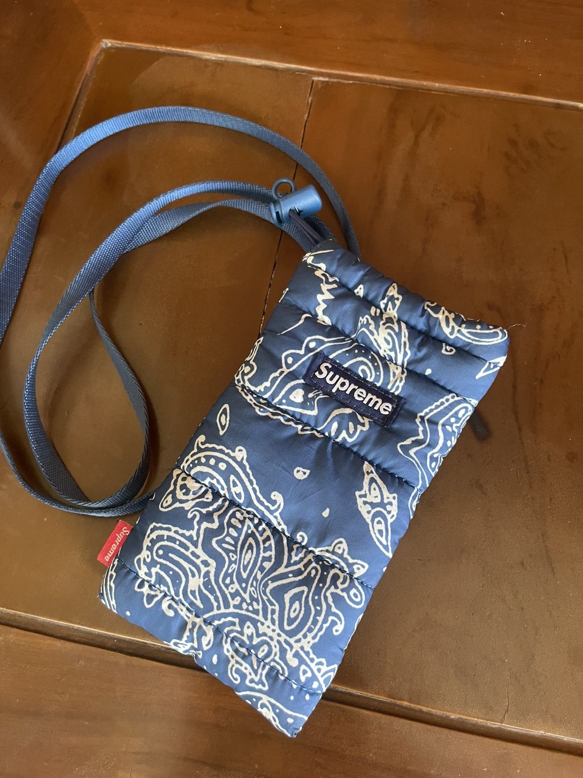 SUPREME BANDANA POUCH HANDPHONE - Main Image