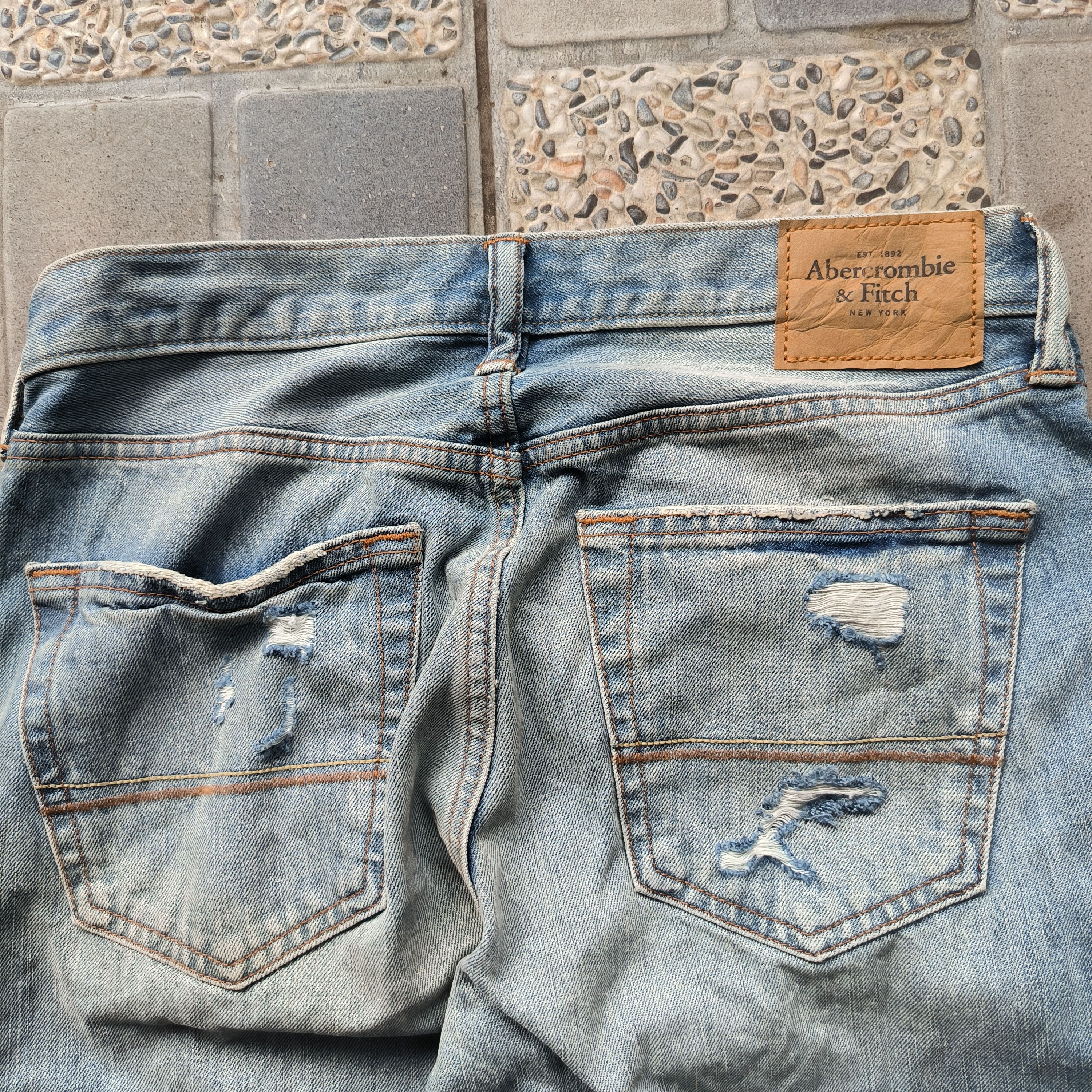 Abercrombie & Fitch Vintage Abercrombie Distressed Jeans Size US 31 - 12 Thumbnail