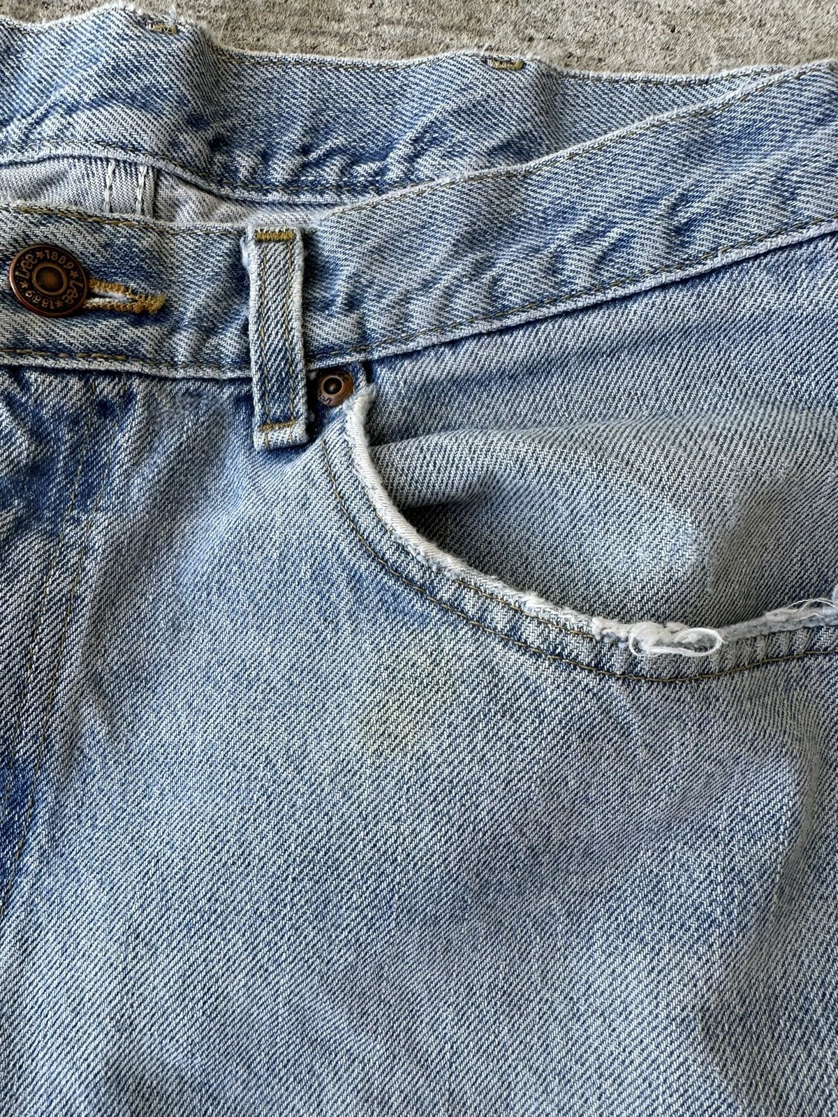 Lee 90s Lee Distressed Light Wash Denim Jeans Size US 33 - 6 Thumbnail