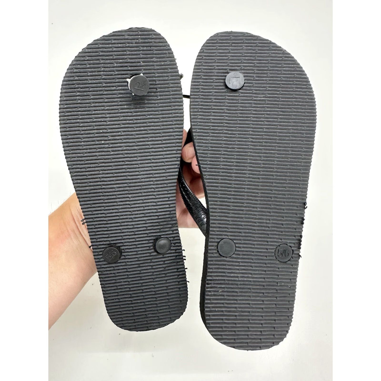 Vintage No Boundaries Womens Flip Flops Size 5-6 Black NWTs Beach Y2K Thong Sandal Size US 6 / IT 36 - 4 Thumbnail