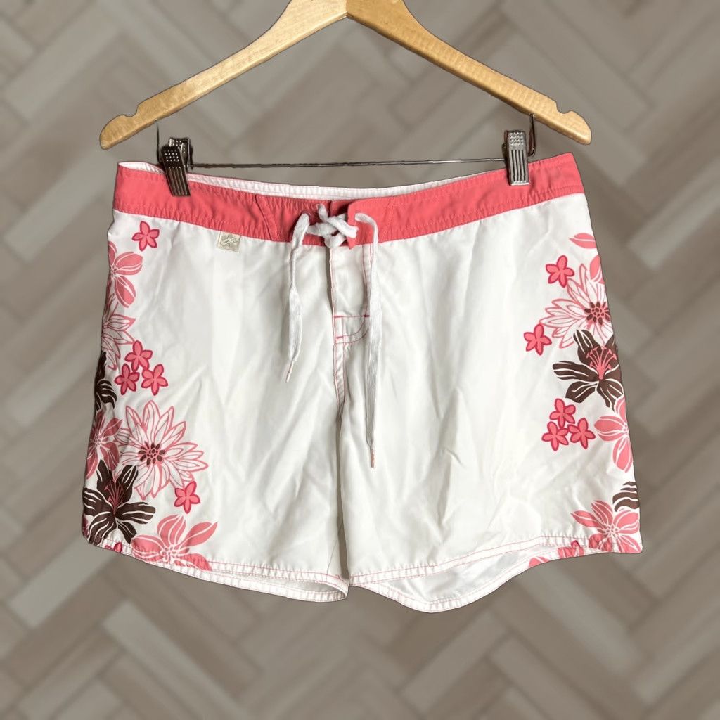 Vintage Crazy Shirts Womens Shorts 9 White Floral Hibiscus Pockets Hawaiian Short Shorts Womens Chelsea? Size M / US 6-8 / IT 42-44 - 1 Thumbnail