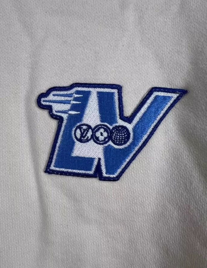 Louis Vuitton LOUIS VUITTON LV New Embroidered Logo Hoodie 2412-Nextarrow Size US M / EU 48-50 / 2 - 3 Thumbnail