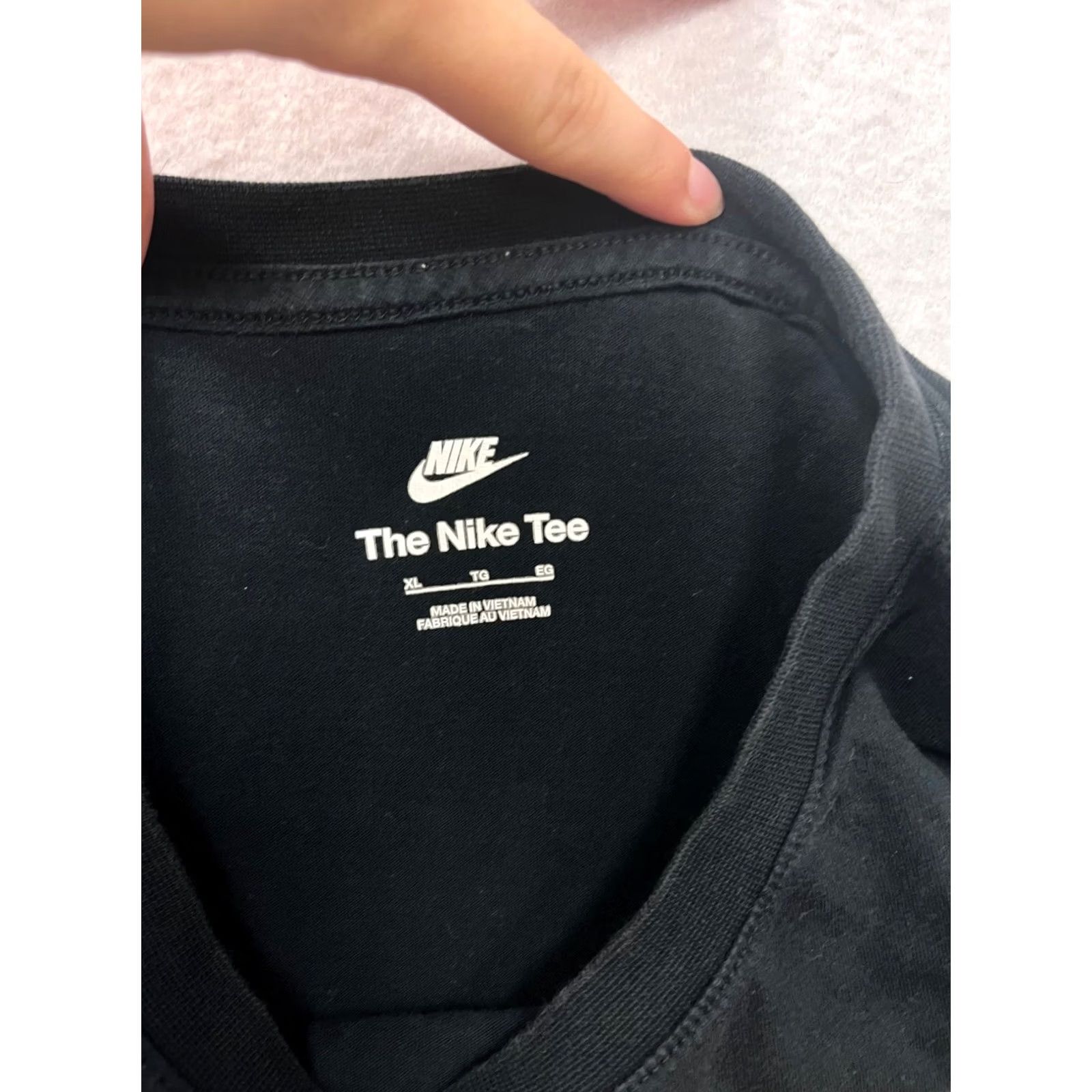 Nike Nike Moving Co. Graphic T-Shirt XL Black Cotton Unisex Adults Short Sleeve Crew Neck Graphic 100% Cotton Vintage? (If vintage not specified, omit) Size US XL / EU 56 / 4 - 3 Thumbnail