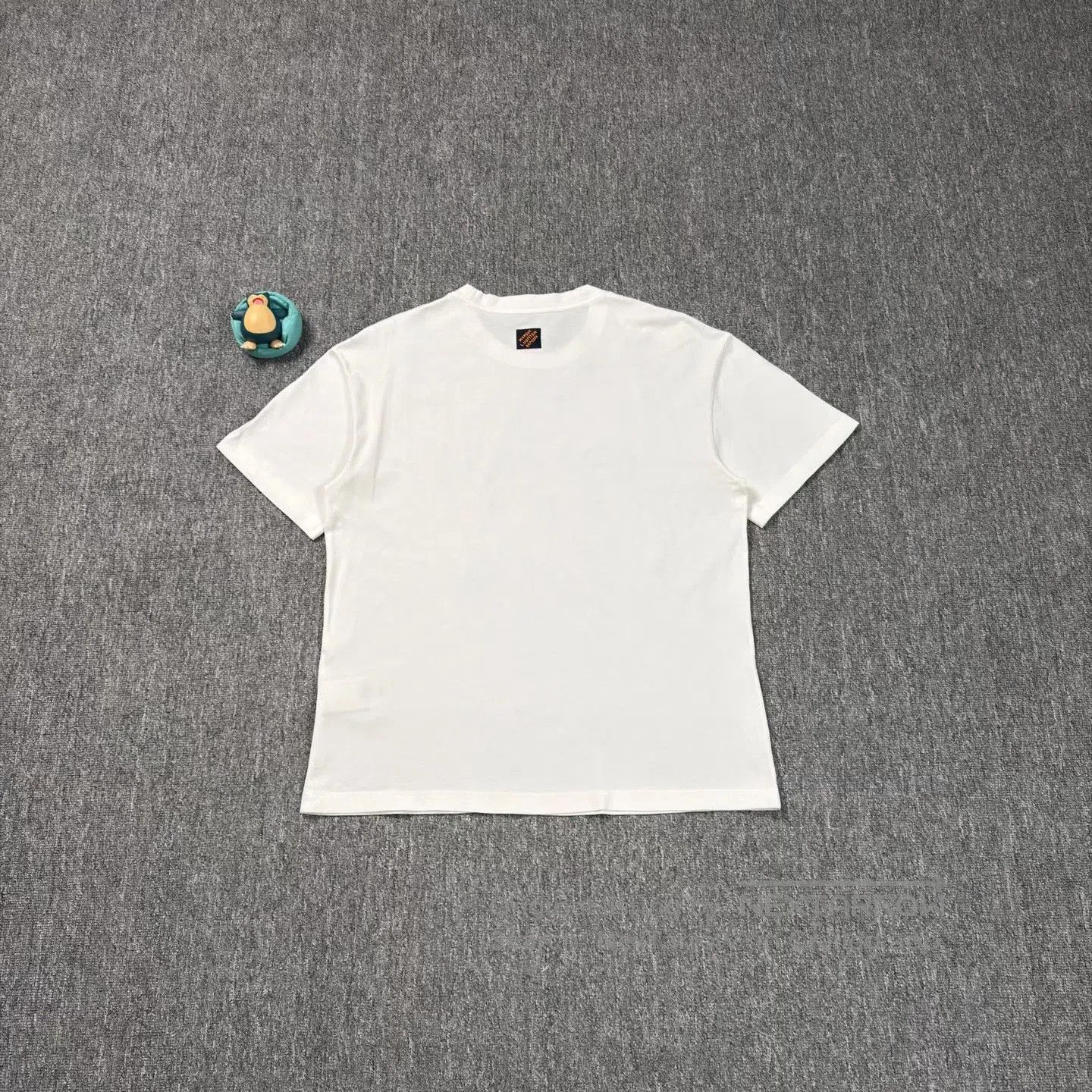 Louis Vuitton Louis Vuitton 25 Earth Flocked Logo White Tee. Size US L / EU 52-54 / 3 - 2 Thumbnail